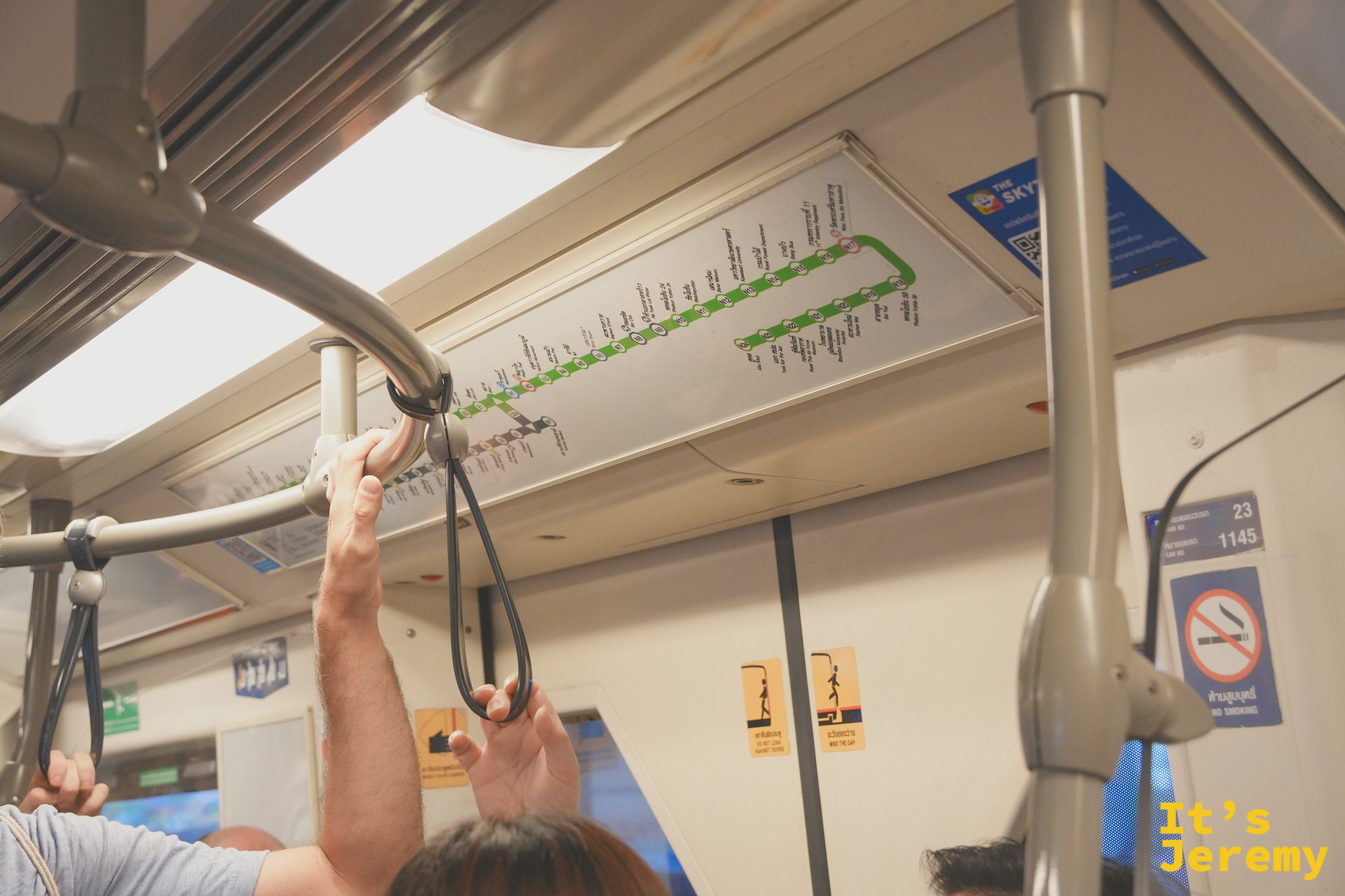 BTS 車廂裡的路線圖