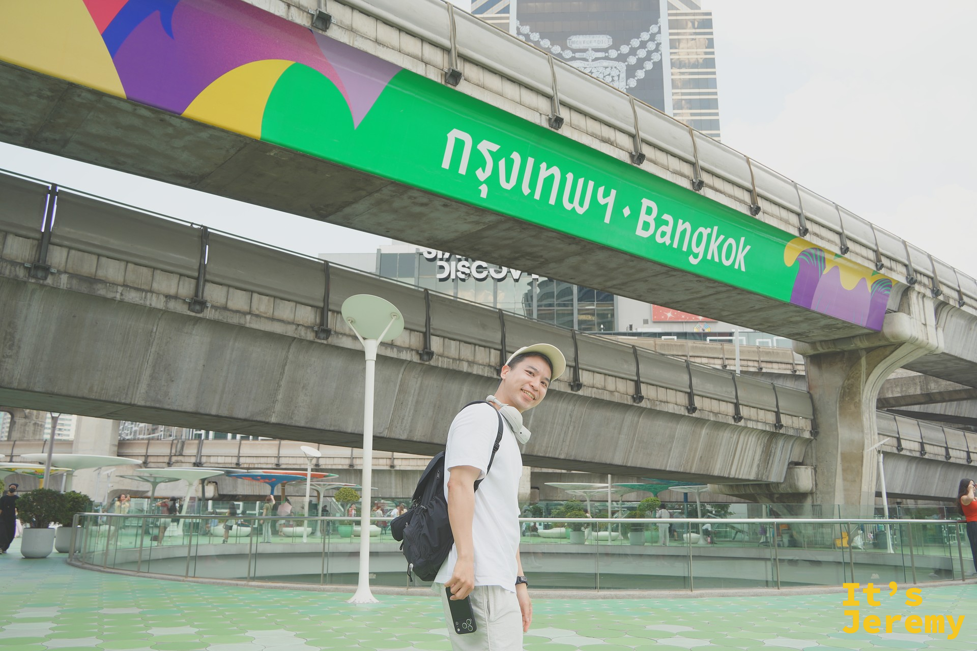 BTS 軌道橋的綠色那一面：Skywalk 拍照率最高的招牌角度