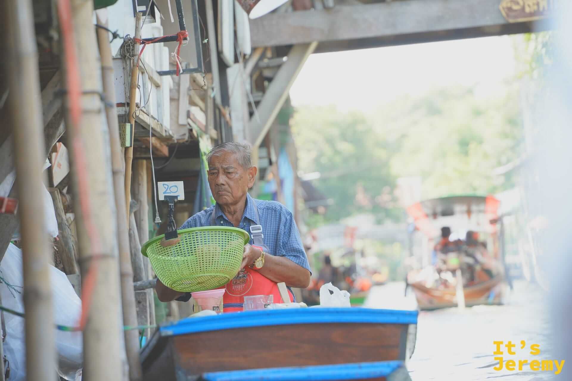 岸邊和船家的交易日常
