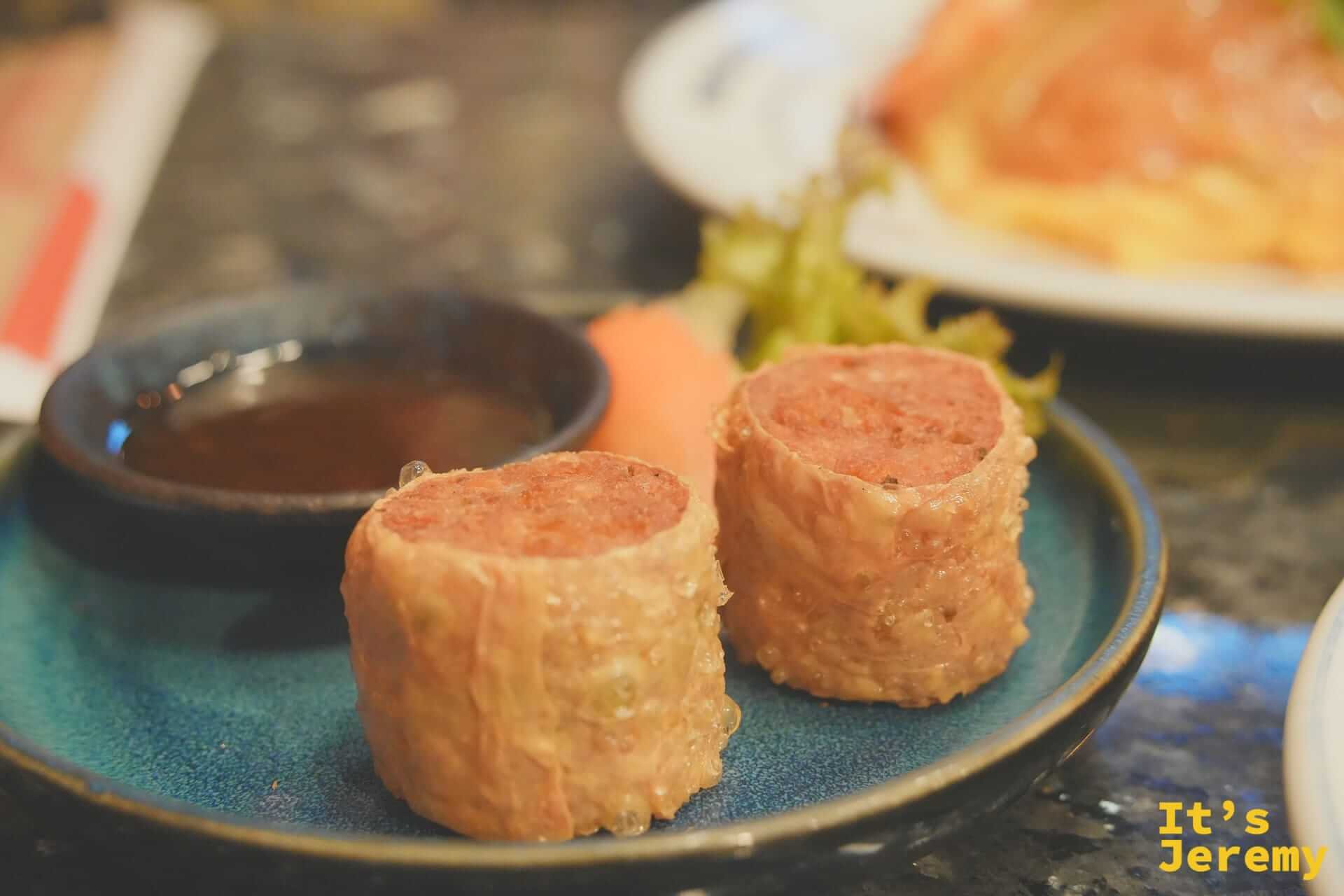 Thipsamai 蟹棗金黃酥脆的炸物特寫
