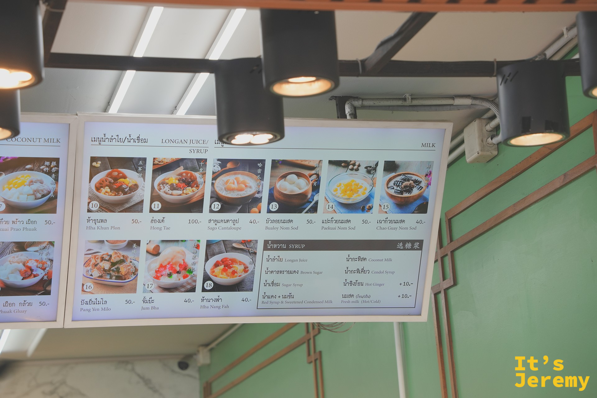 店內菜單(右半部),泰文加英文與部分中文對照