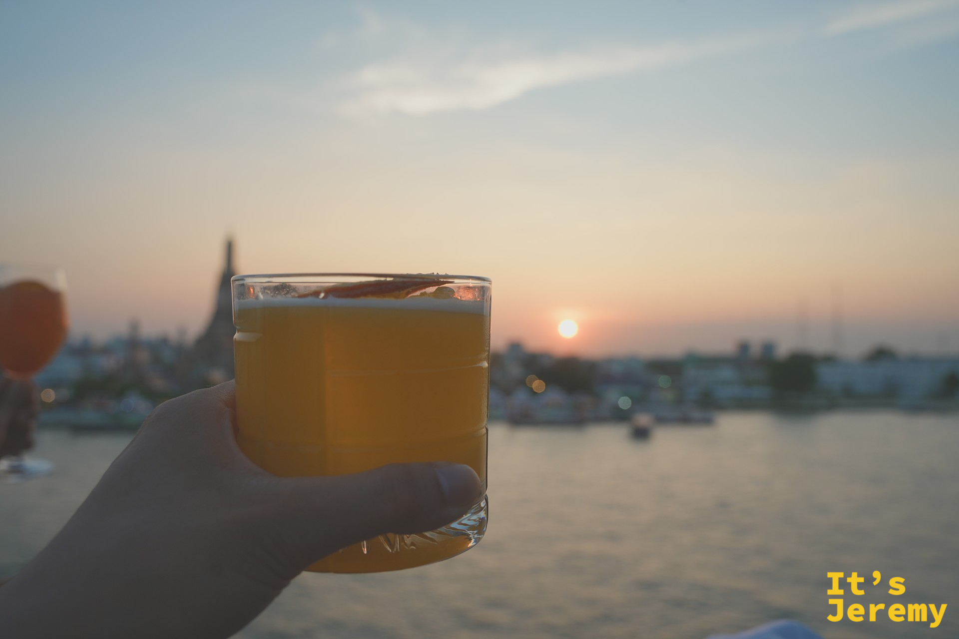 調酒與夕陽