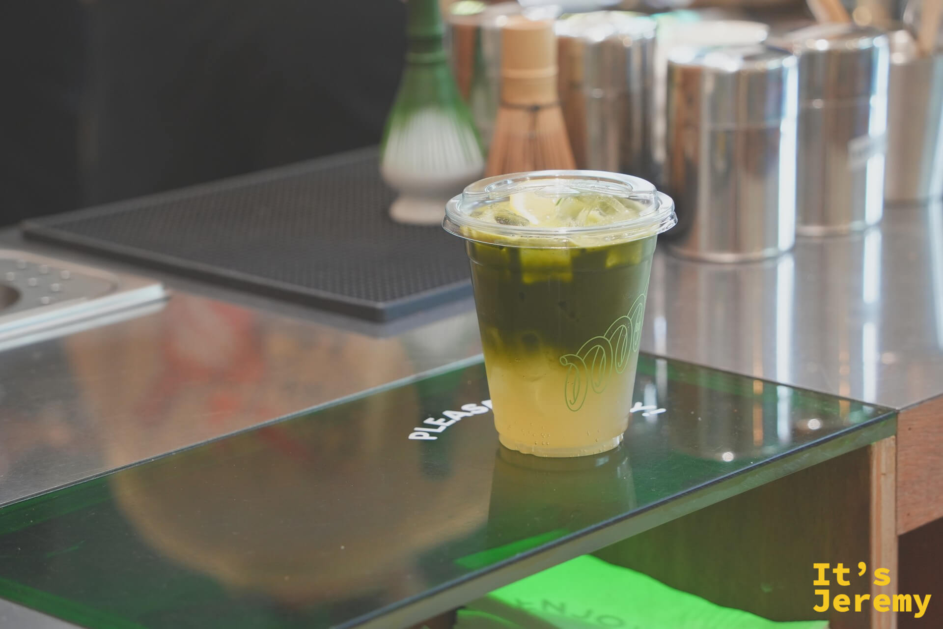 backofhouse Matcha Yuzu Sparkling 抹茶柚子氣泡飲外帶杯特寫