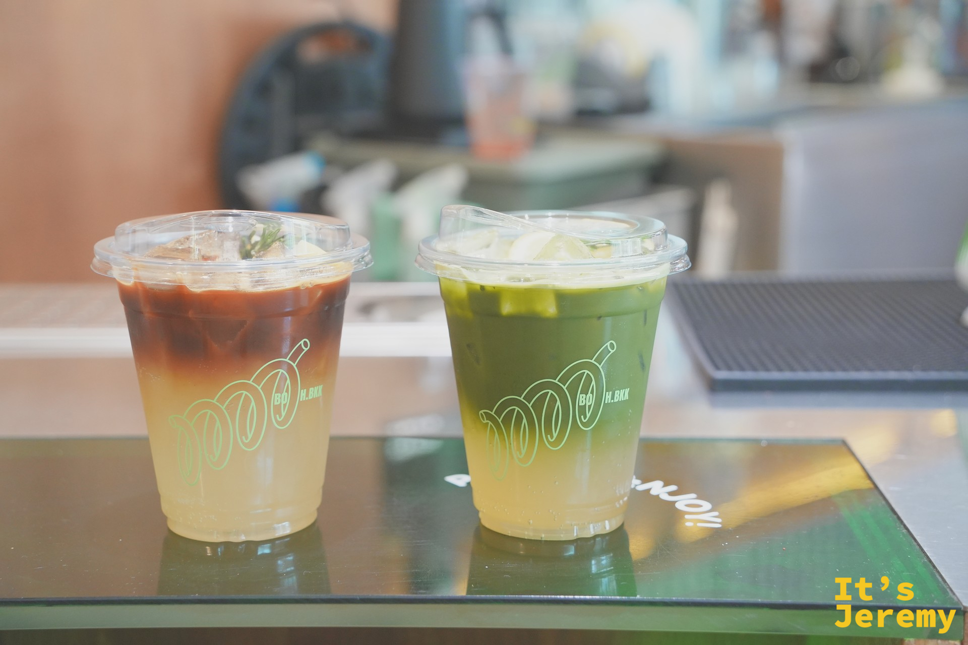 backofhouse Golden Feather 與 Matcha Yuzu Sparkling 雙杯分層飲品(取自店家介紹文)