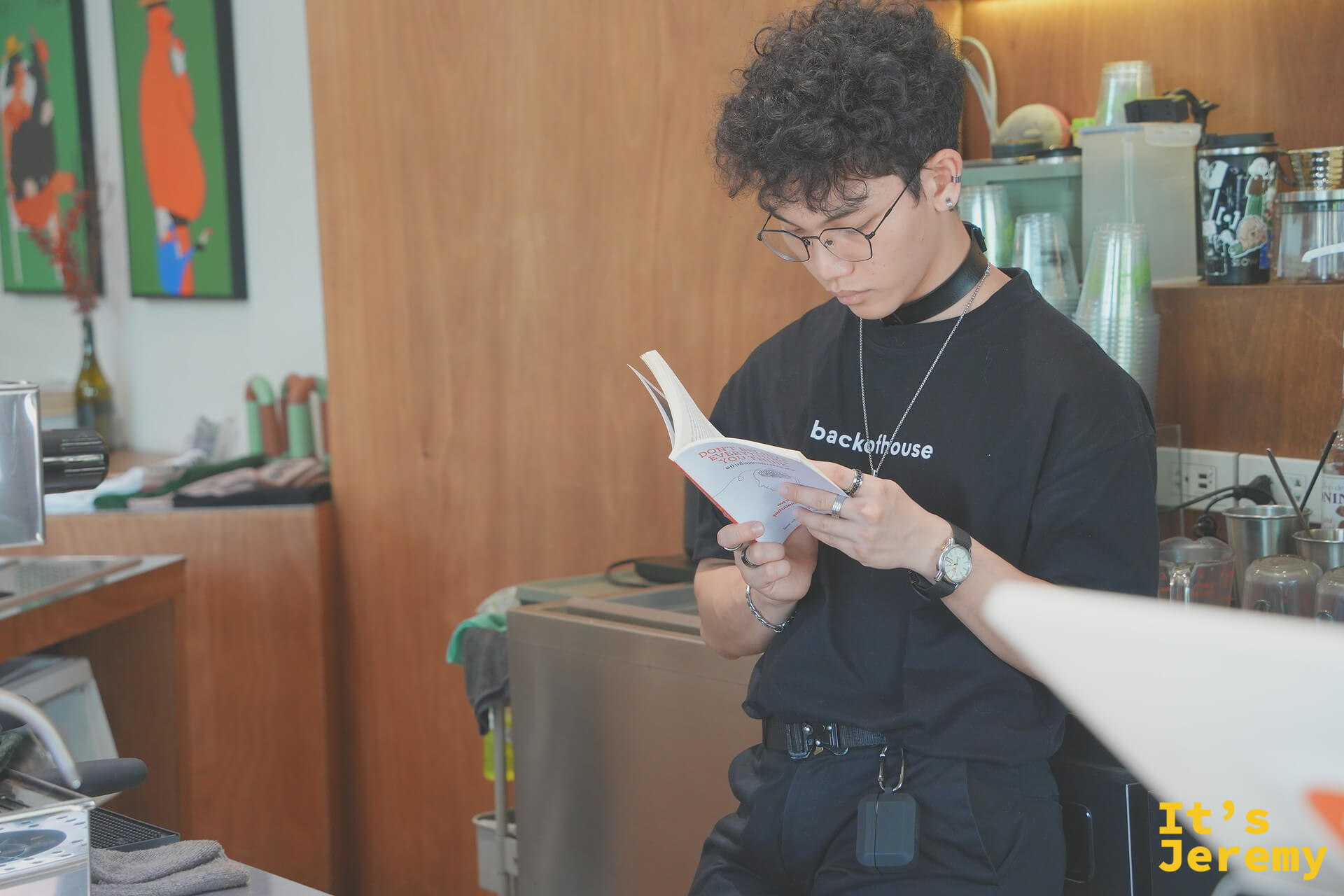 backofhouse 店員制服正面 boh.bkk logo 與閱讀畫面