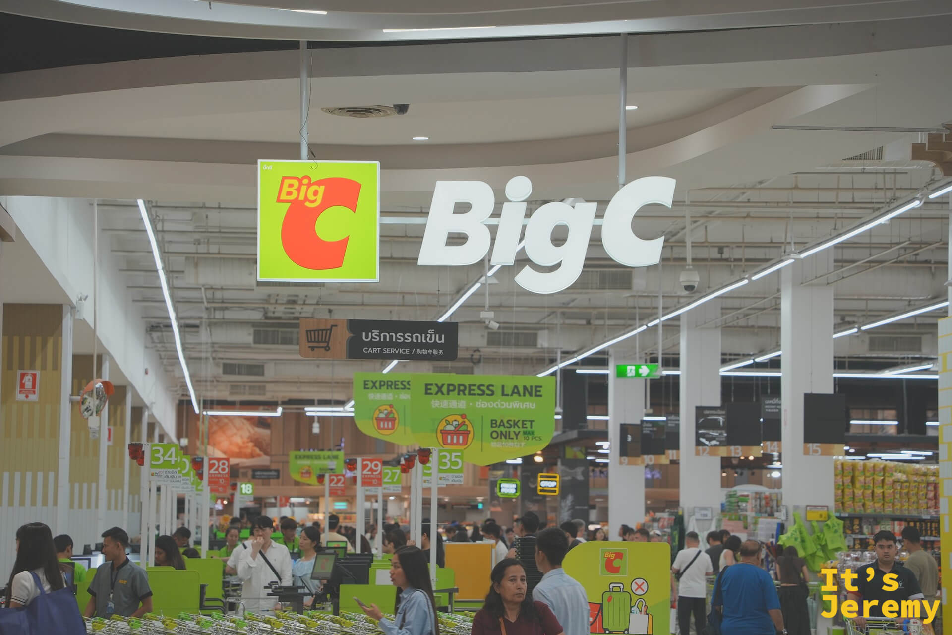 BigC 內陳列整齊的伴手禮專區