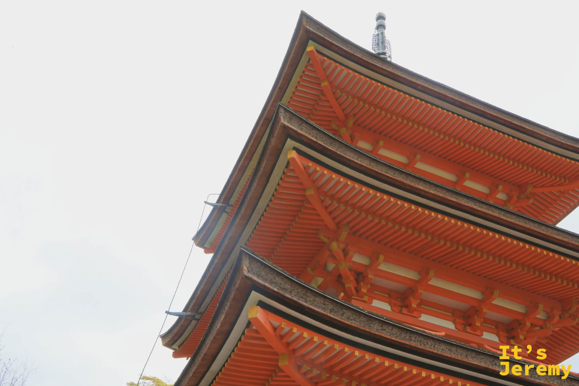 三重塔屋簷第二角度，日式斗拱的幾何之美