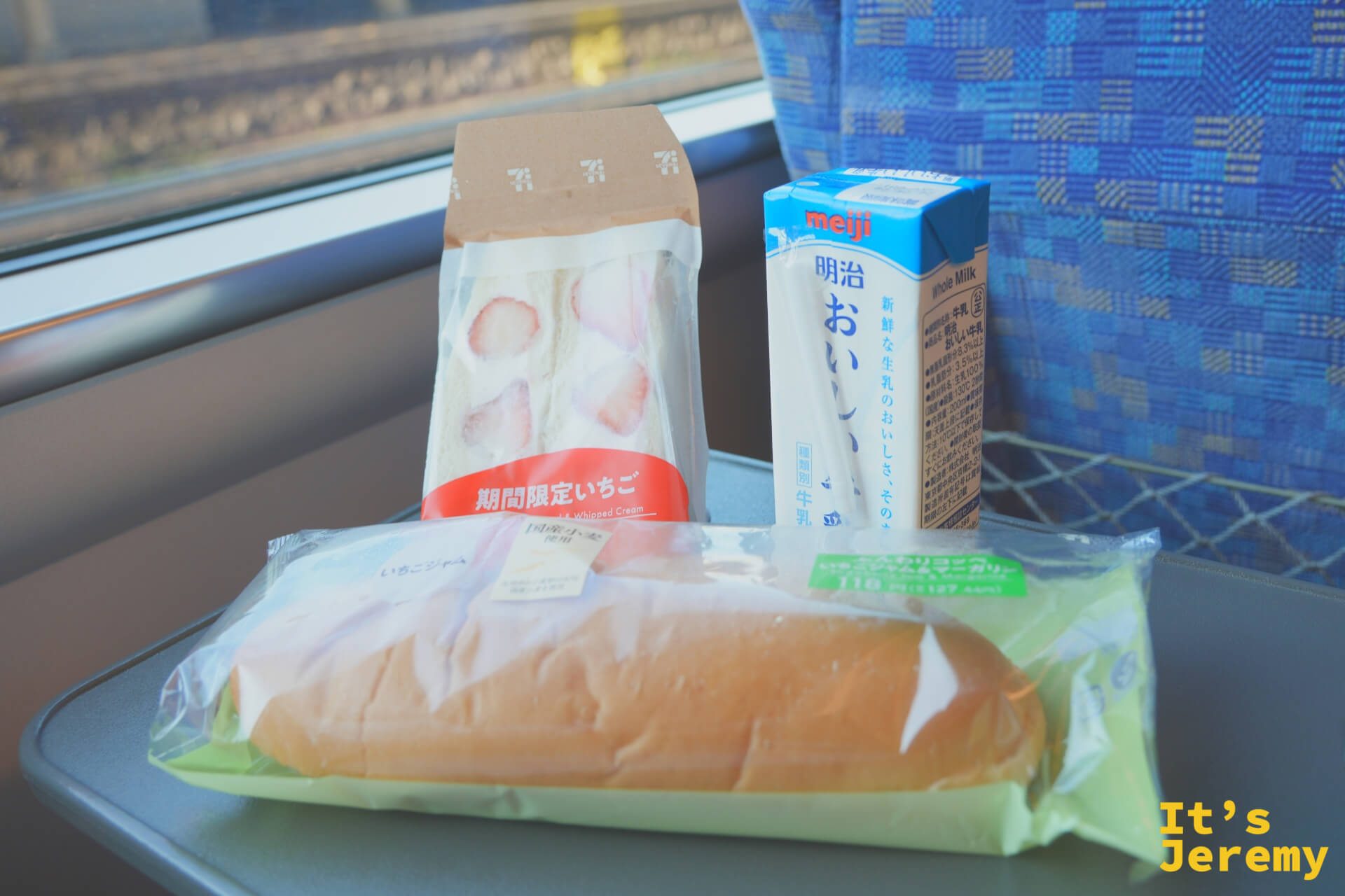 特急列車内のコンビニ朝食(7-Eleven)