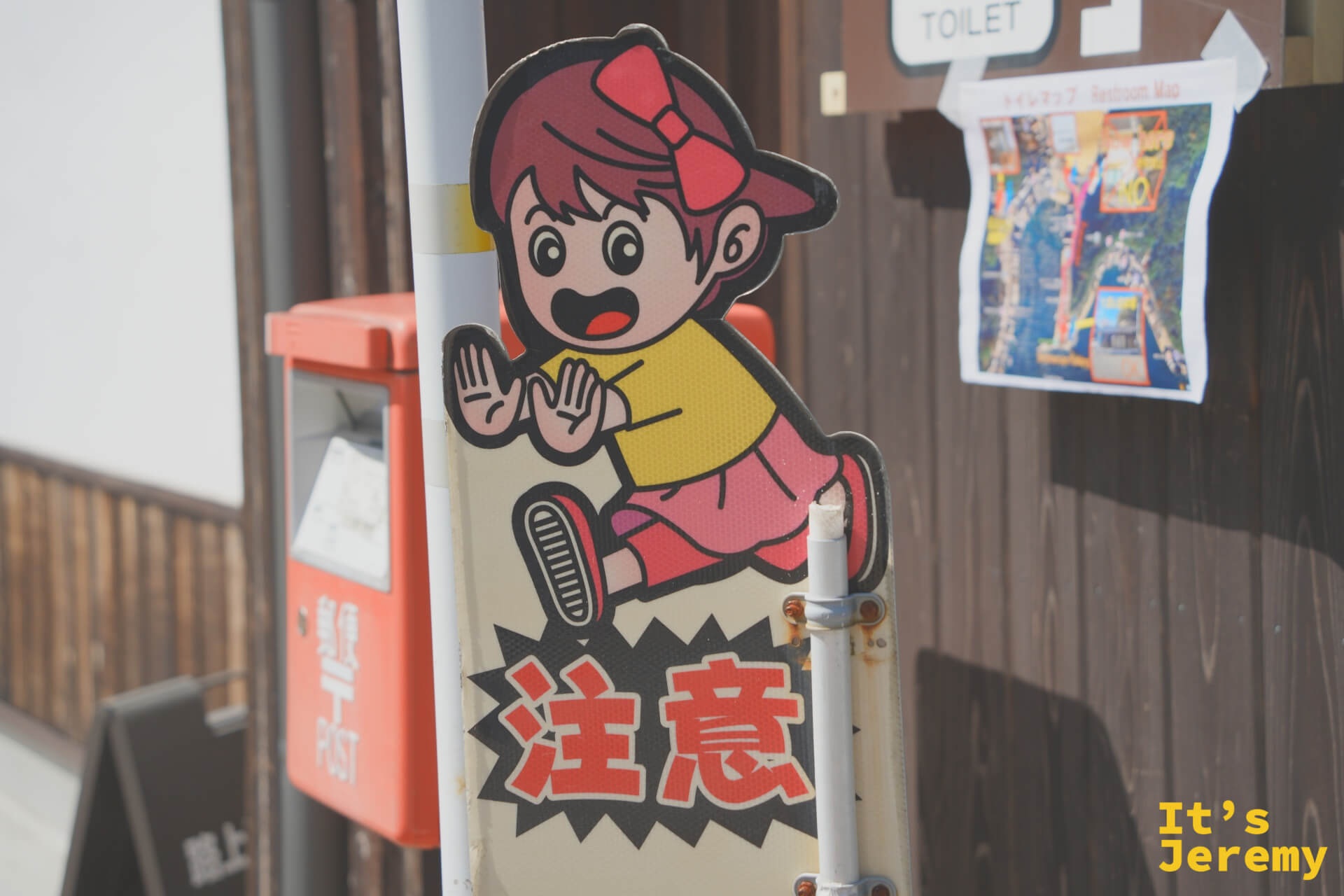 丹海バスの車体後部（伊根・亀島行き）