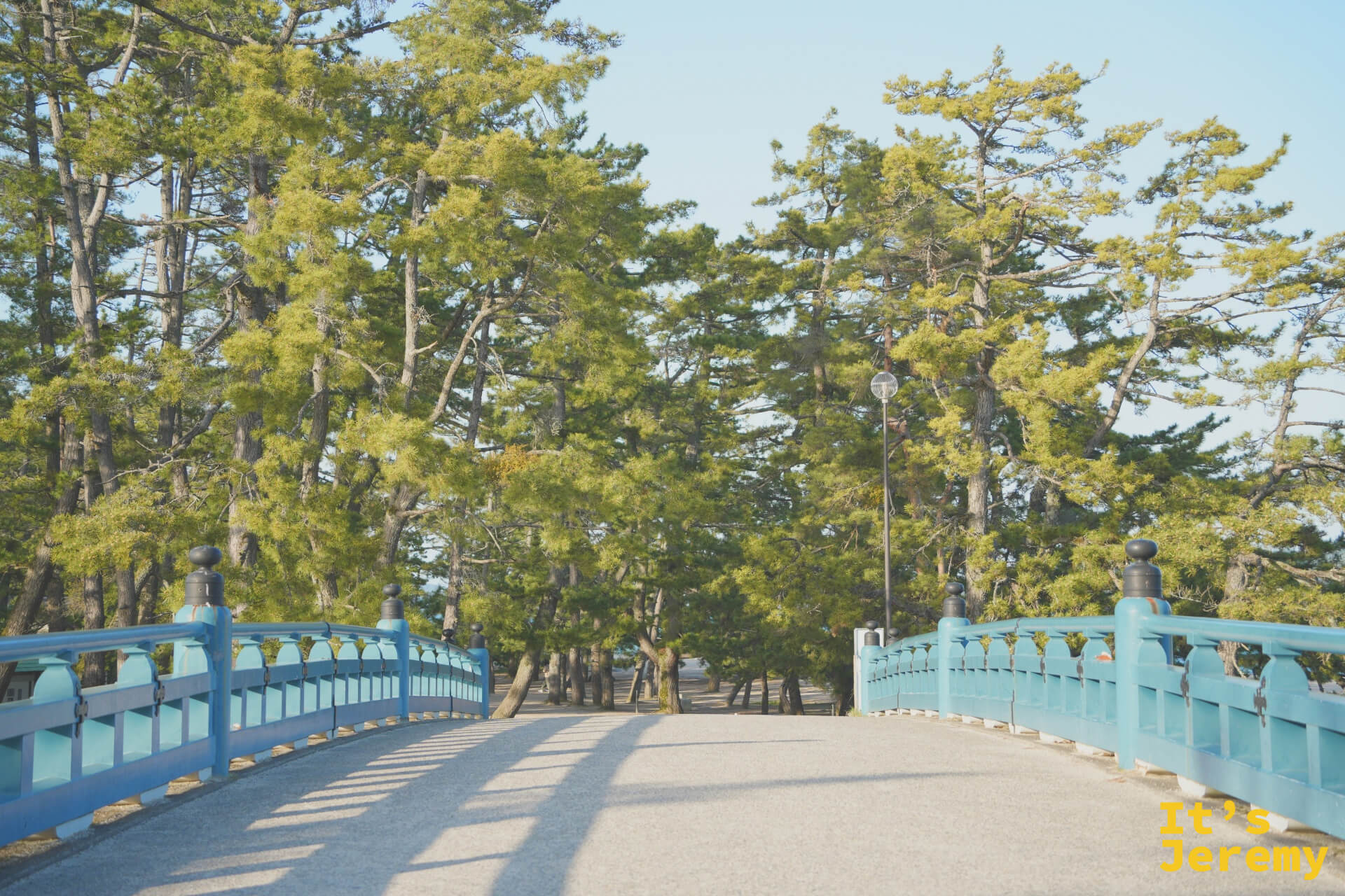 天橋立の青い欄干の橋