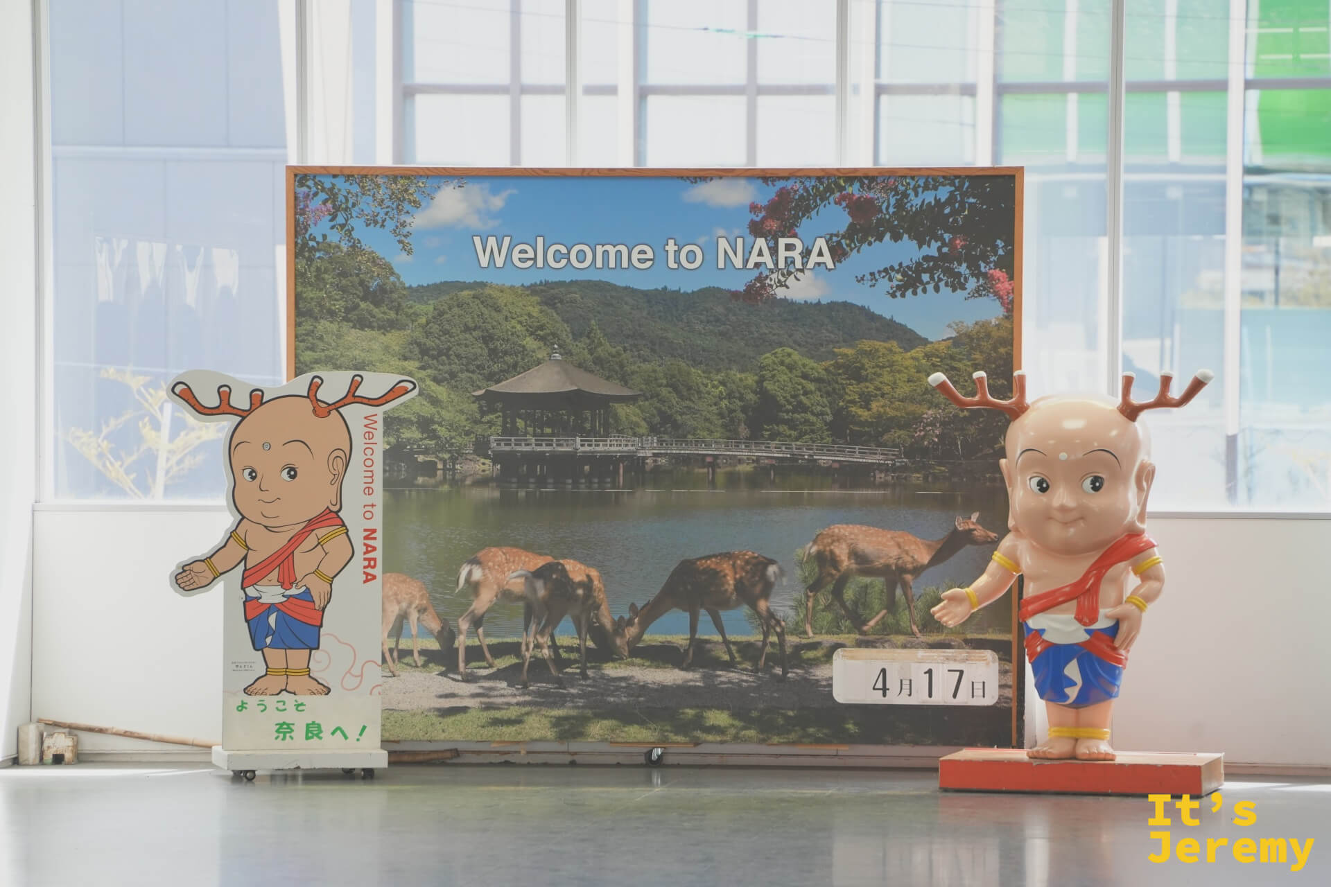 奈良站出口的歡迎看板與觀光指引