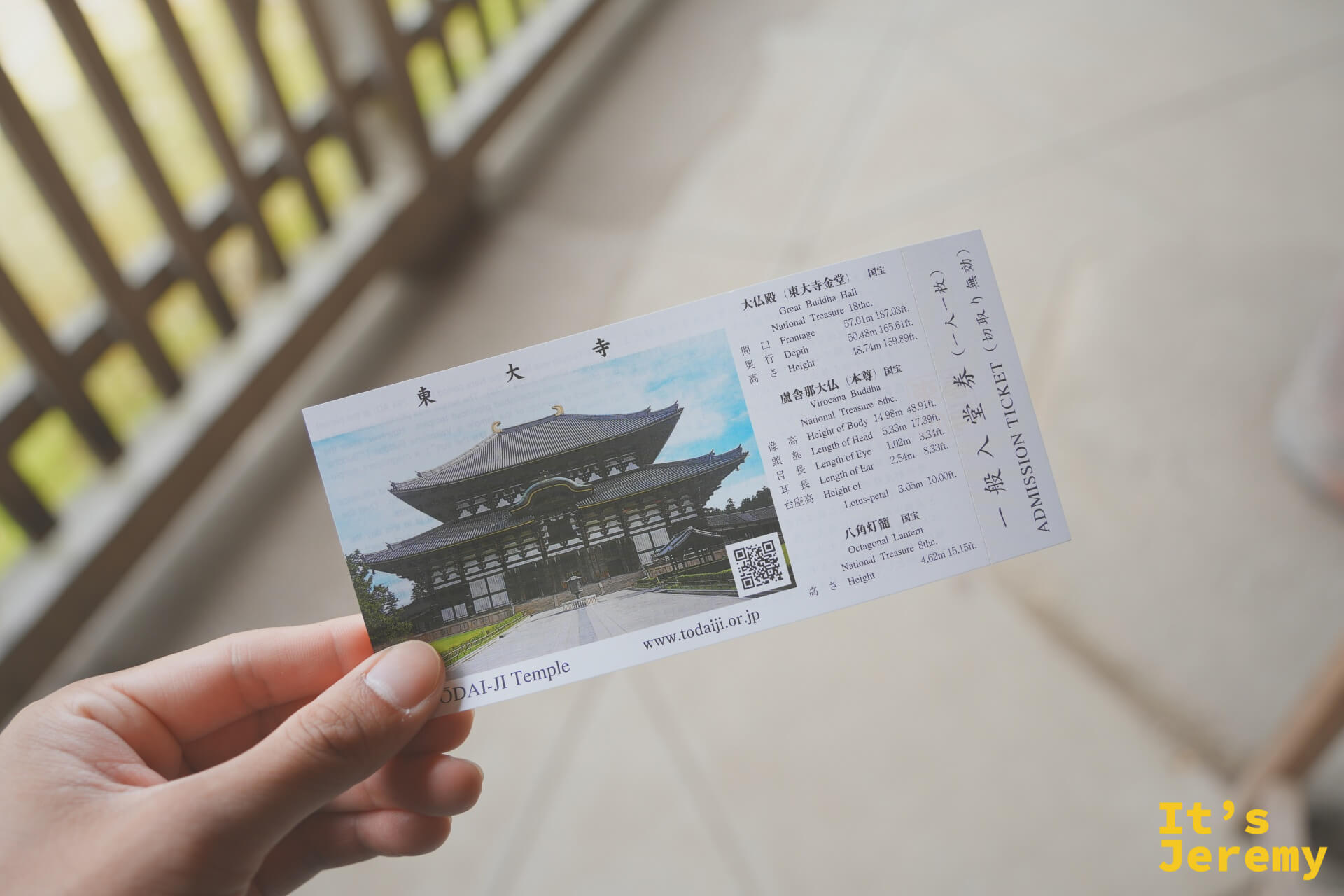 手持東大寺門票特寫，票面印有大仏殿圖案