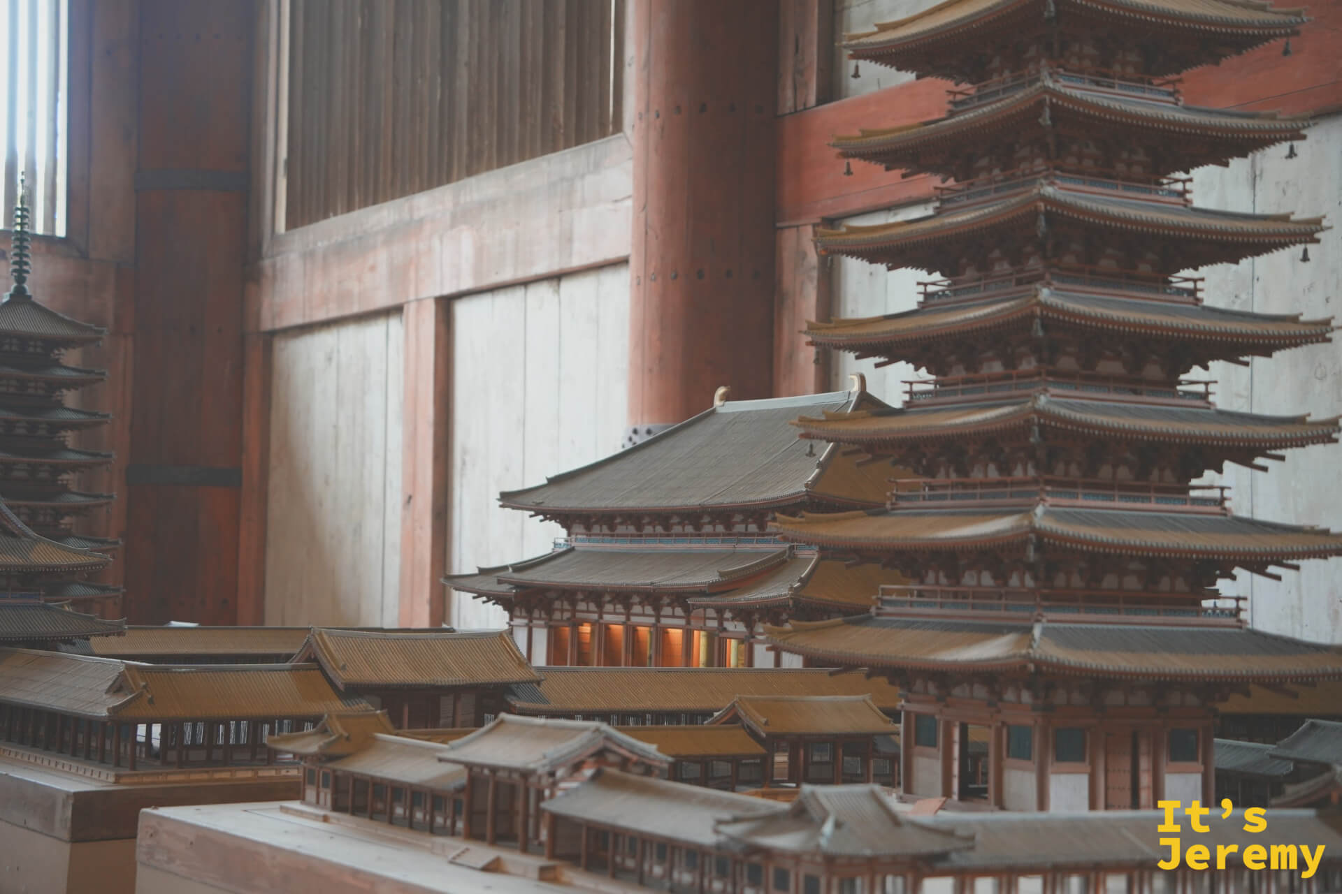 殿內縮尺模型，展示奈良時代的大伽藍原貌