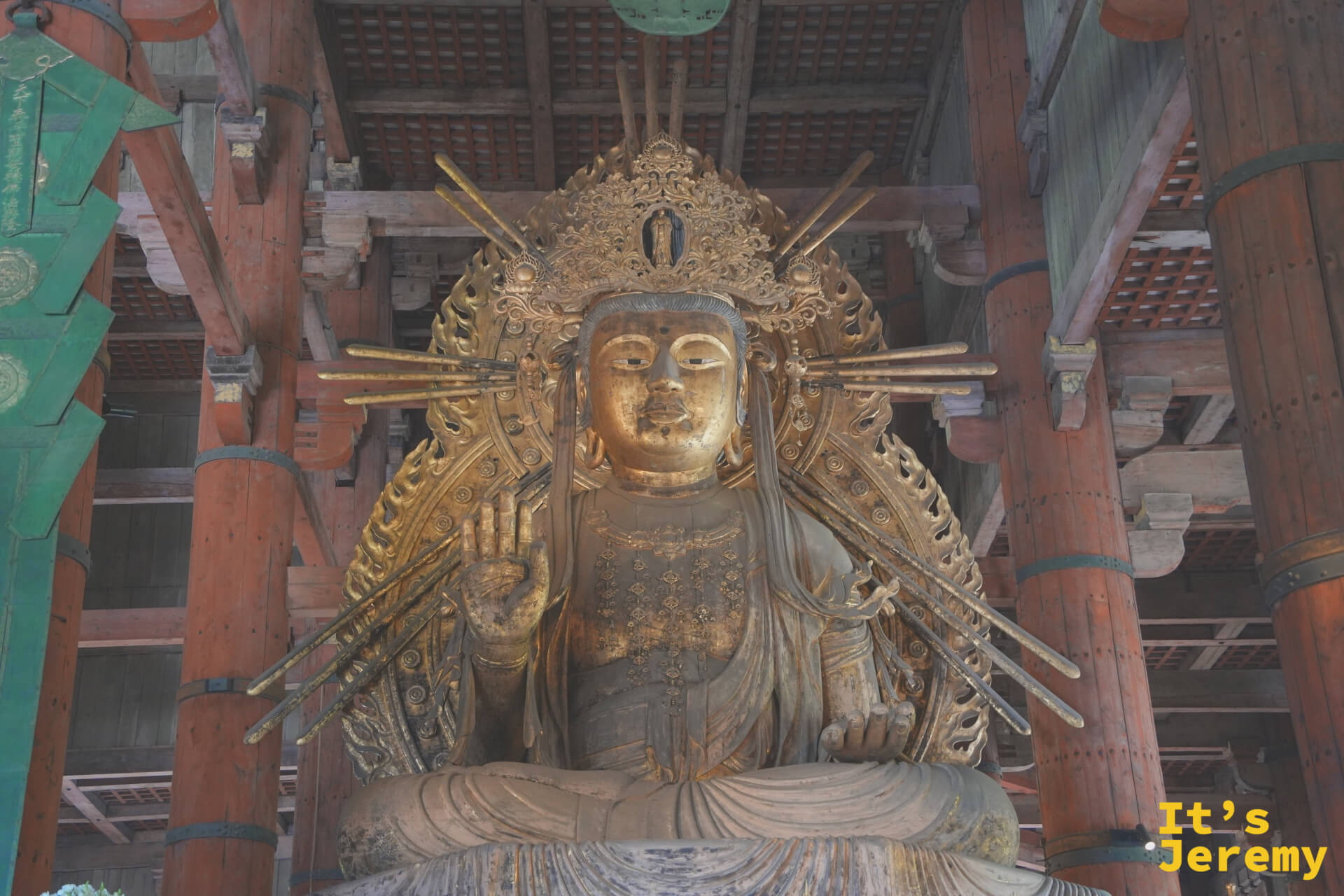 如意輪観音另一角度，光環與臉部