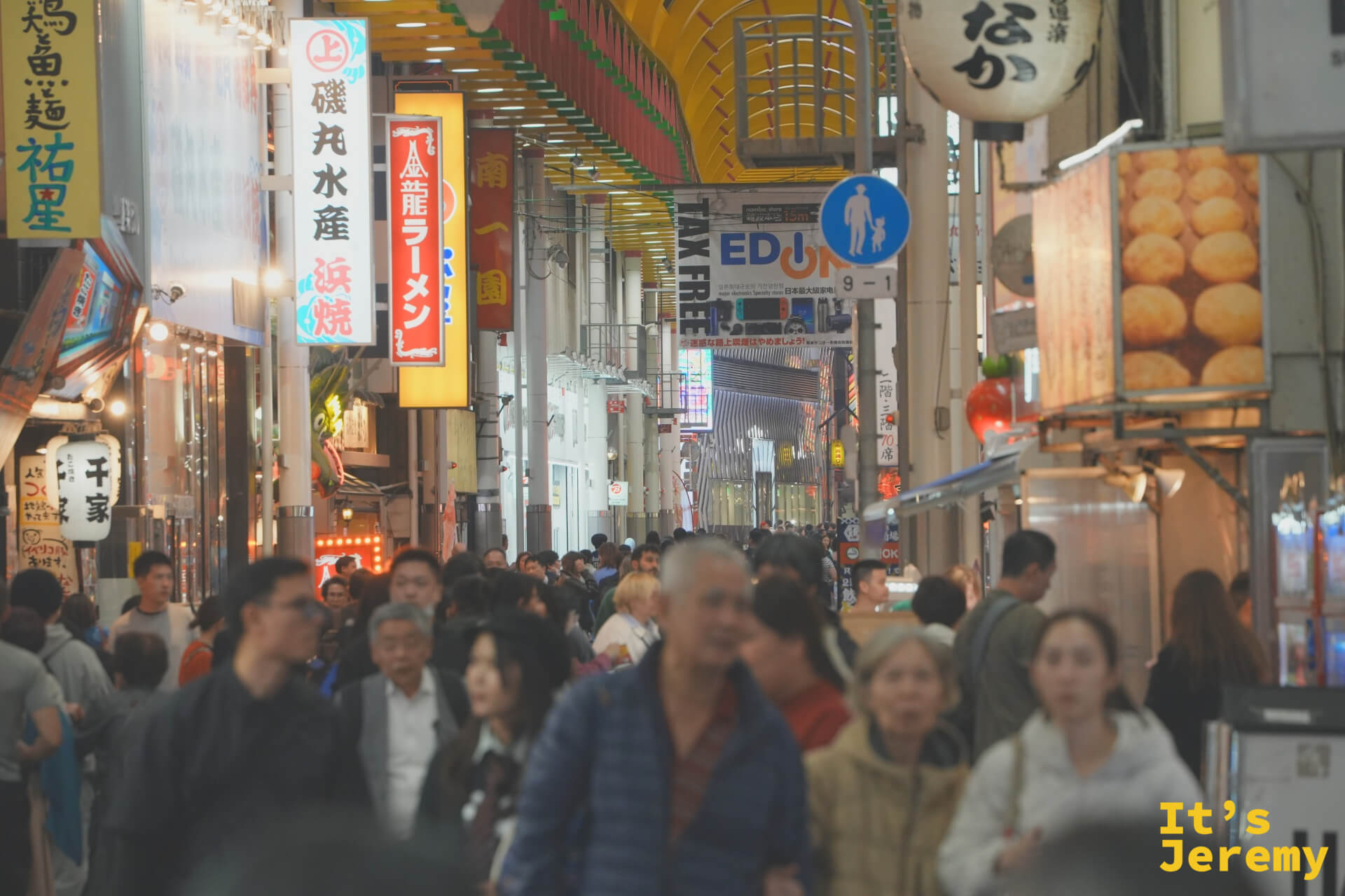 難波商店街白天的密集人潮