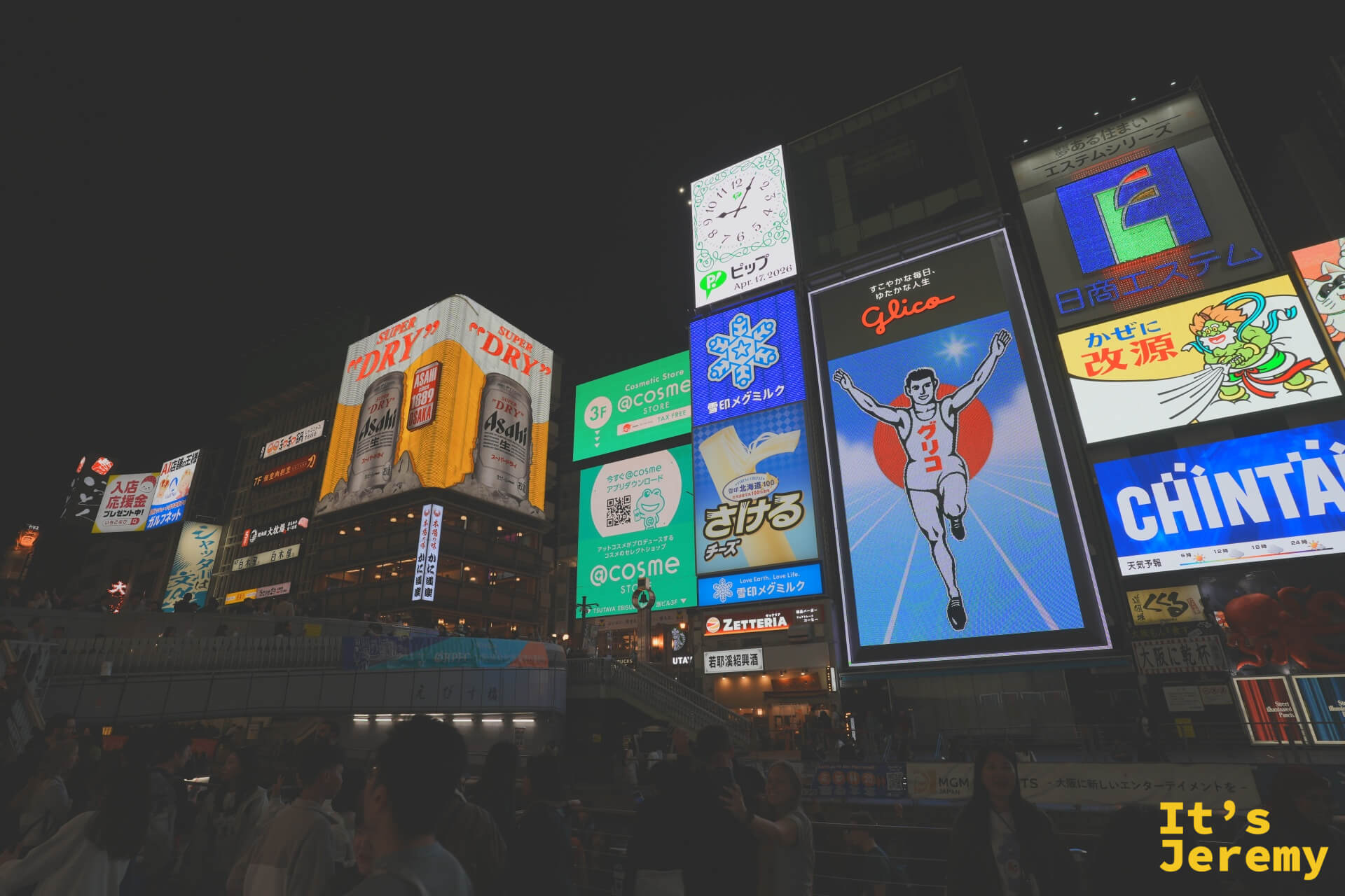 道頓堀 Glico 跑步人夜景，霓虹燈與建築交疊