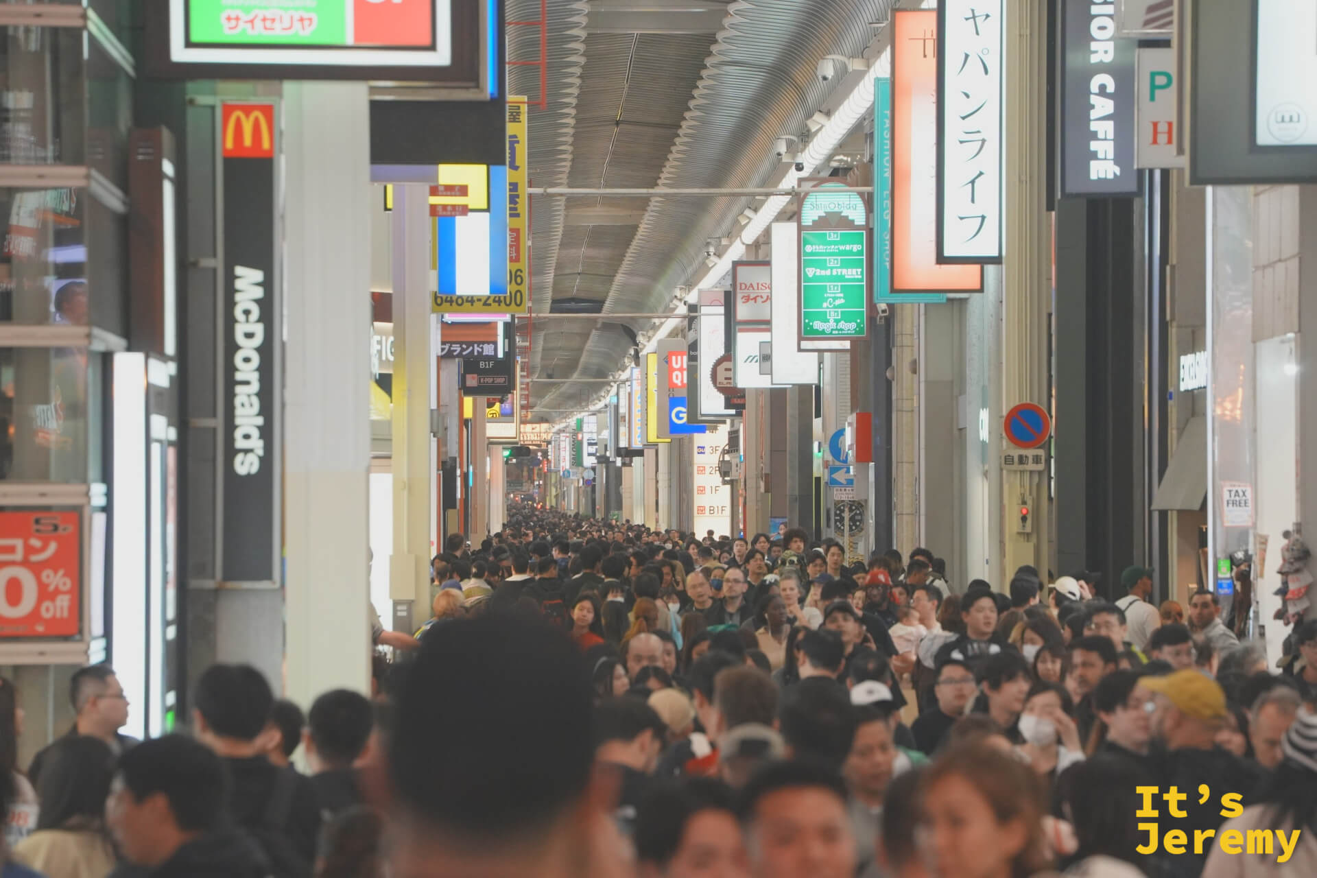 難波商店街日間人潮，展現難波最真實的日常