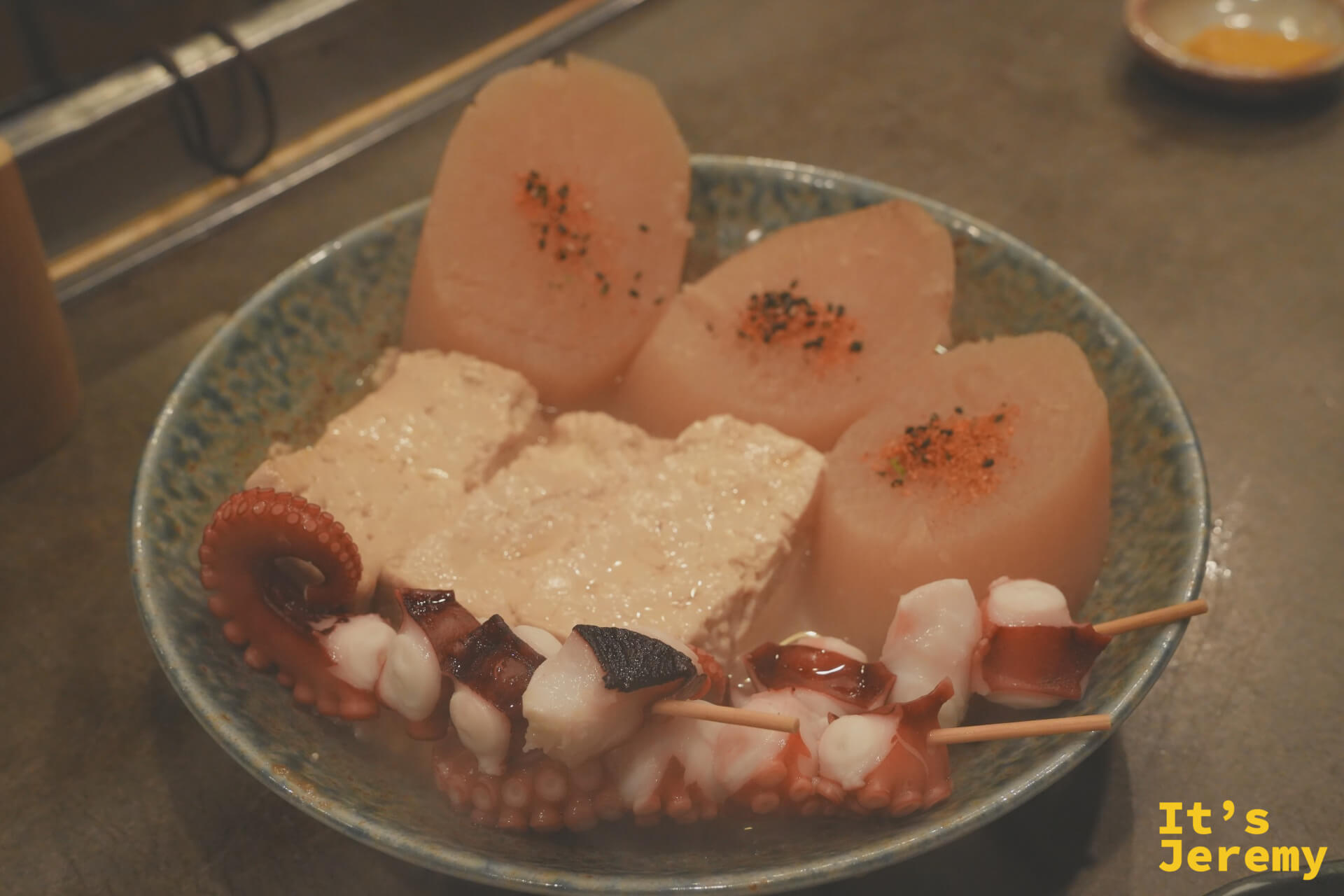 大根、豆腐、たこ三樣擺在一碗，是必點組合