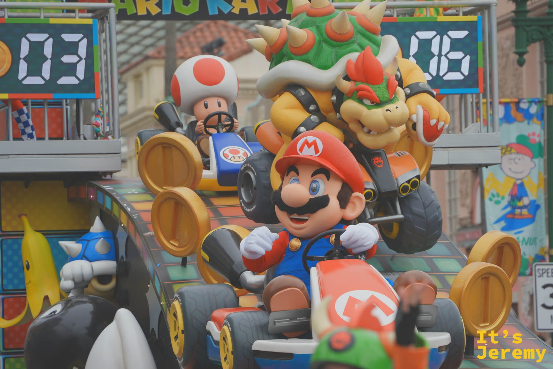 Mario、Toad 與 Bowser 同台，Mario Kart 花車上的三個角色讓現場歡呼達到最高點