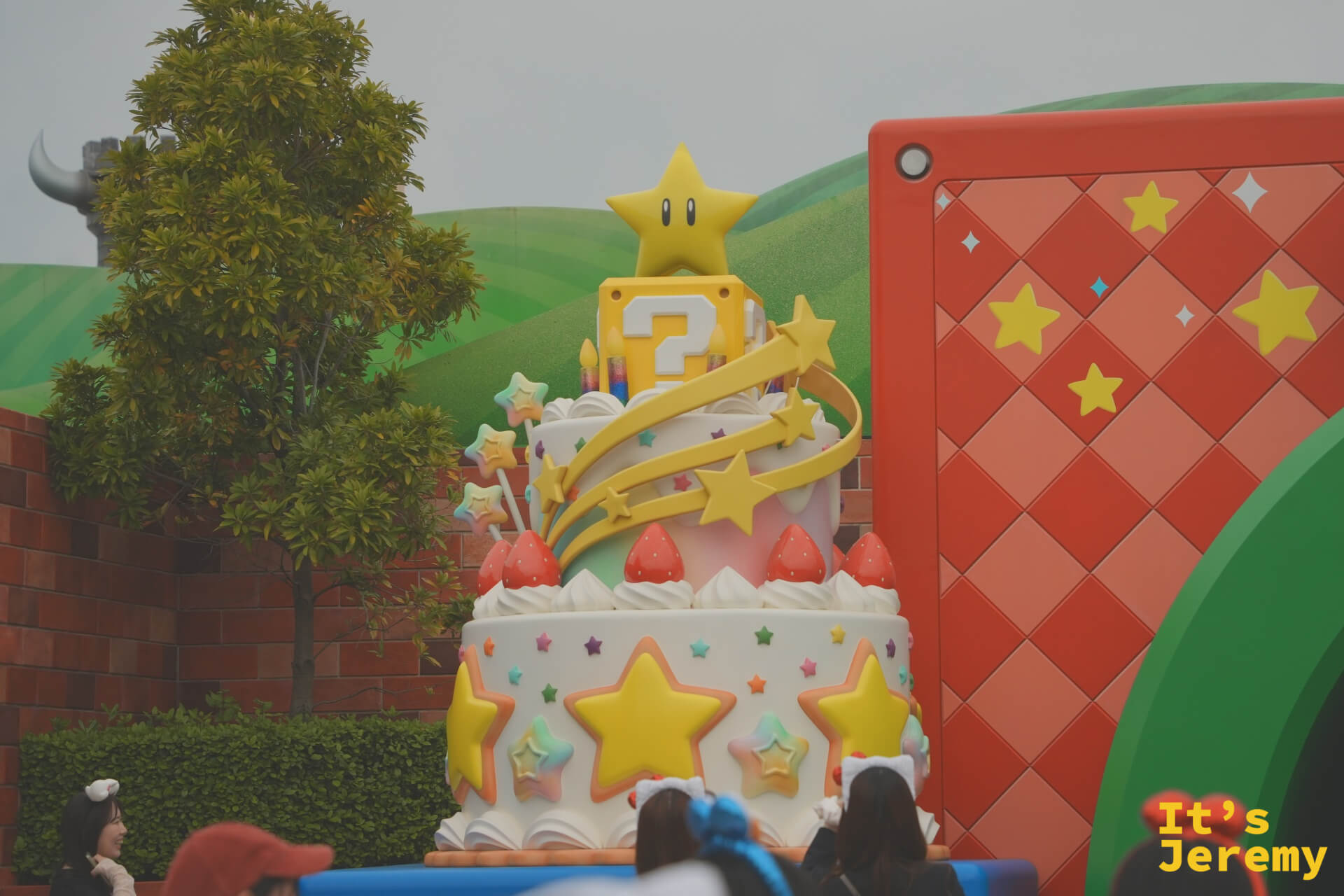5th Anniversary 星星蛋糕特寫，頂部的超級星與問號磚讓人秒回超級瑪利歐的世界