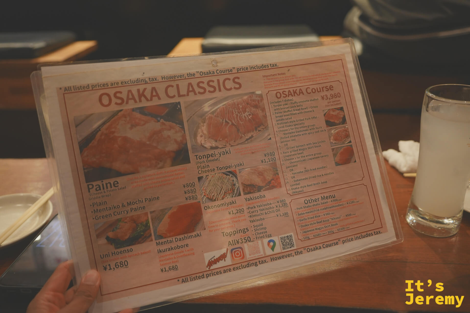 英文版菜單「OSAKA CLASSICS」，列有 Paine、Tonpei-yaki、Okonomiyaki 等品項與定價