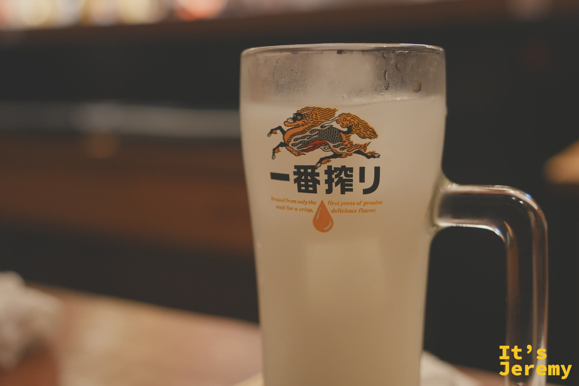 Kirin 一番搾り生啤酒，霜白凍杯端上桌