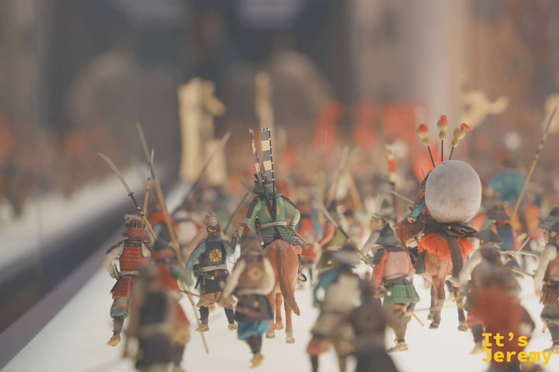 博物館展示的大坂之陣微縮模型，武裝騎兵帶領步兵前進的場景