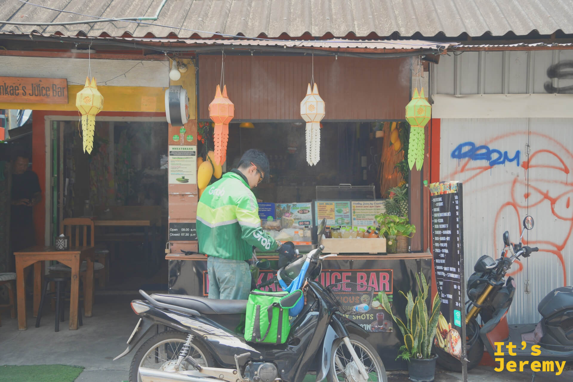 Grab 外送員在 Khun Kae