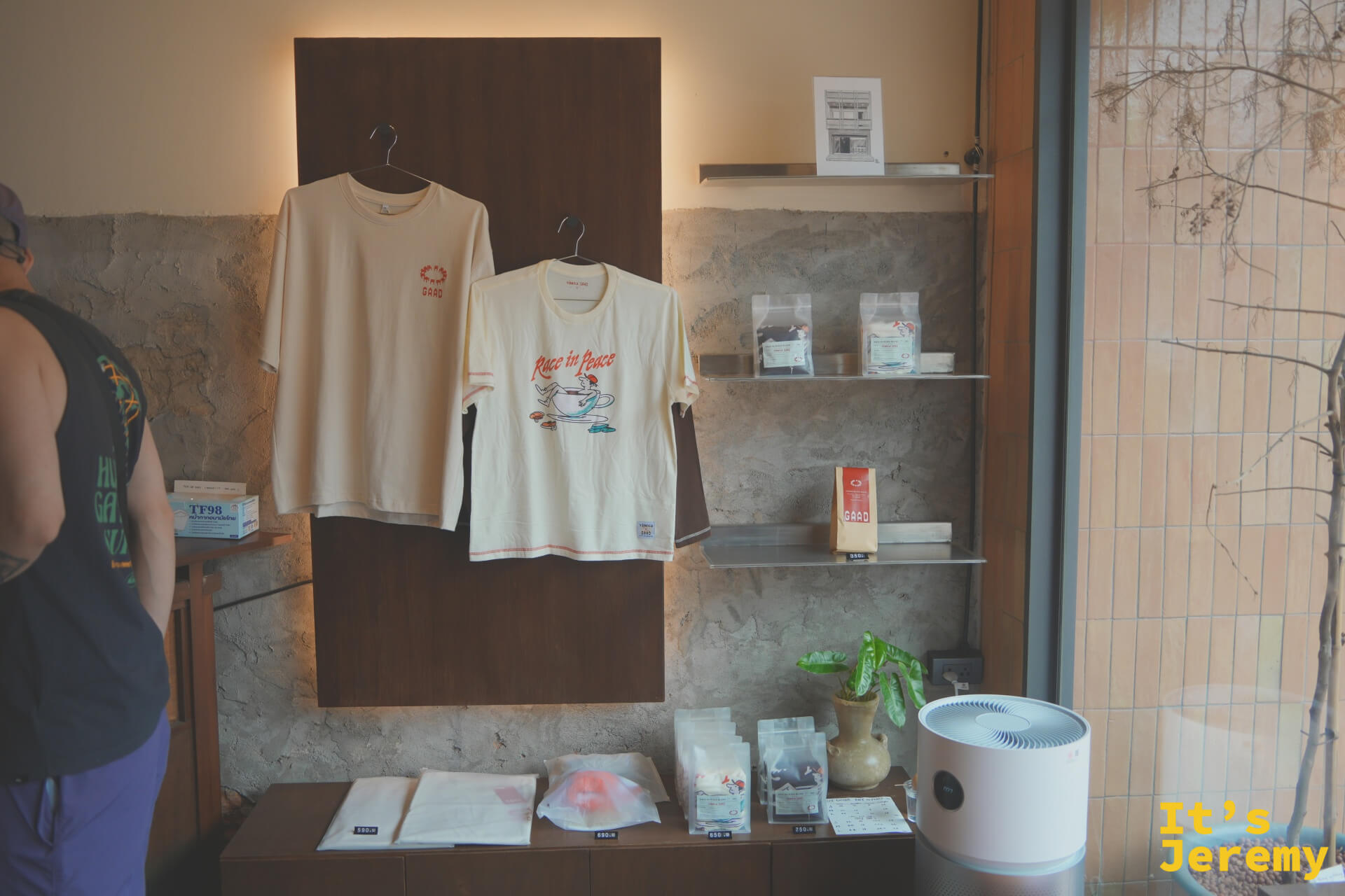 GAAD 自家商品角落,Race in Peace 設計上衣、咖啡豆與周邊產品
