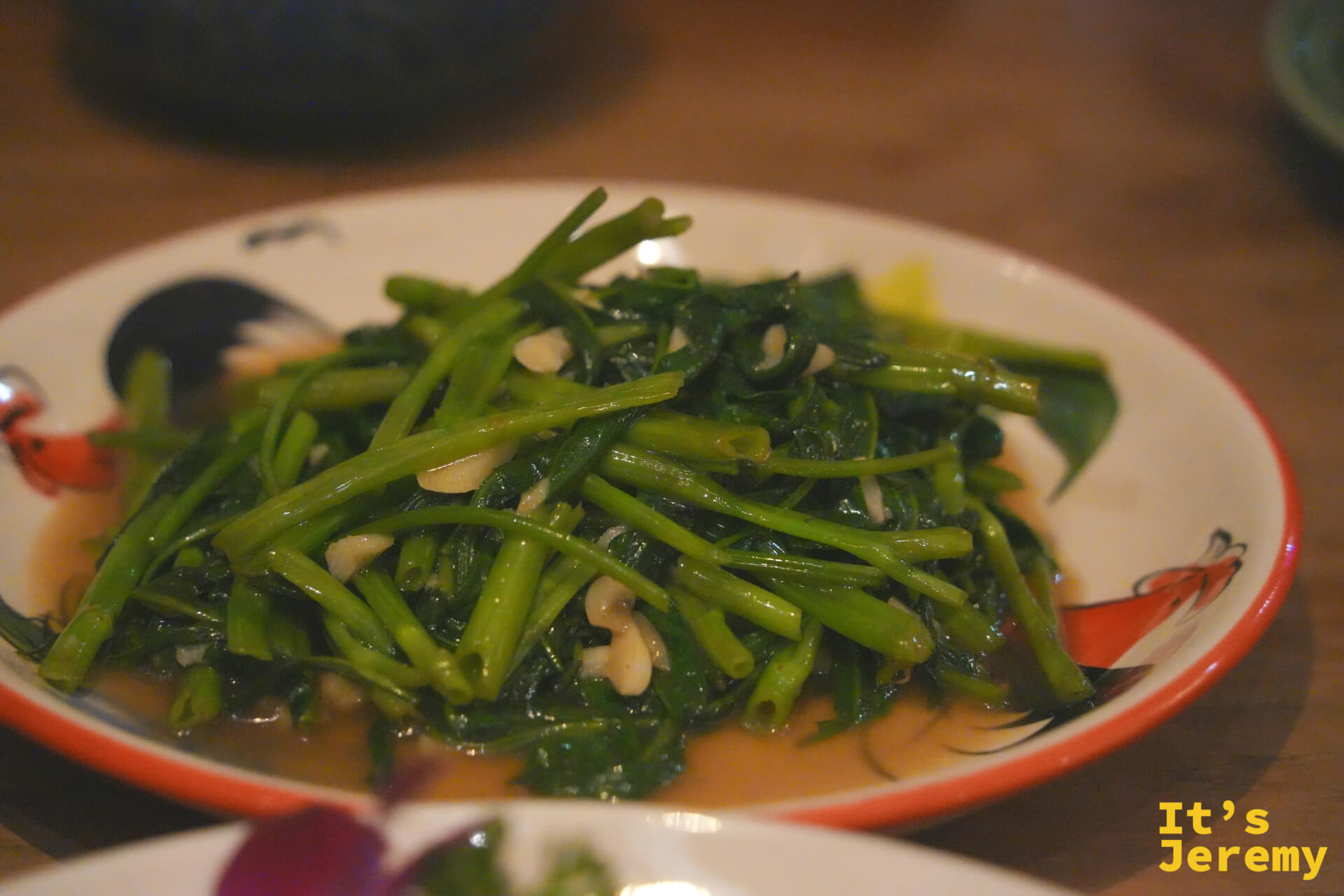 蒜炒空心菜,清爽不油膩,是整桌菜色的蔬菜擔當