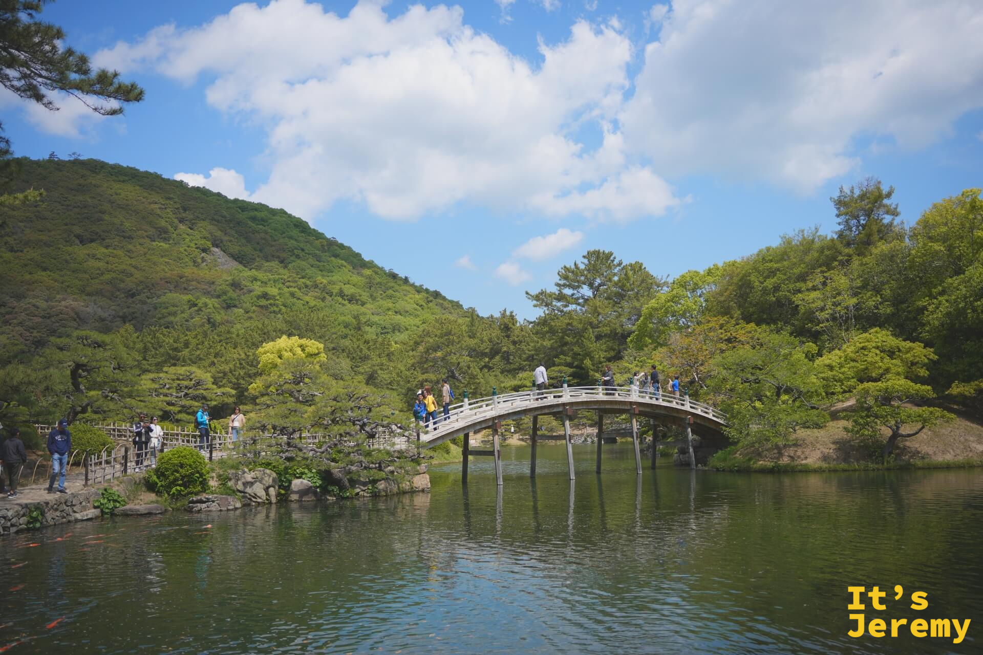 🇯🇵 高松景點｜栗林公園Ritsurin Garden：特別名勝的錦鯉、偃月橋與