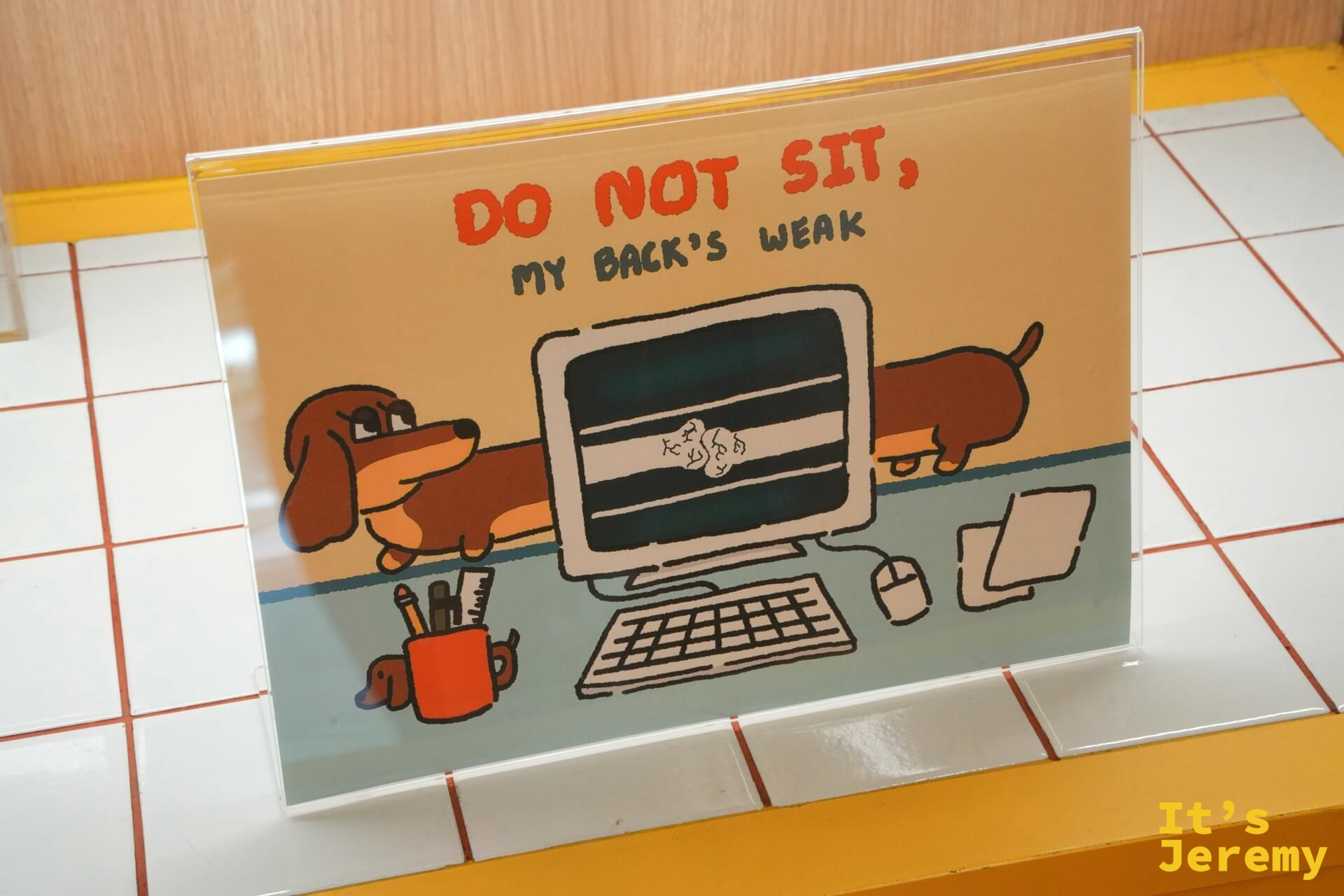 「DO NOT SIT, MY BACK