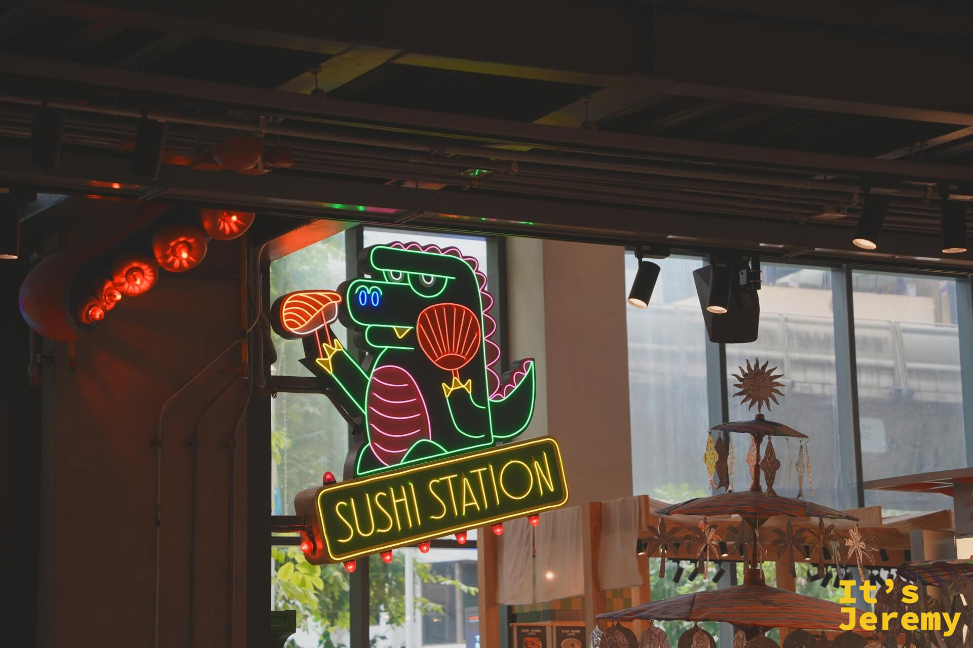 Sushi Station 恐龍壽司師傅霓虹燈招牌