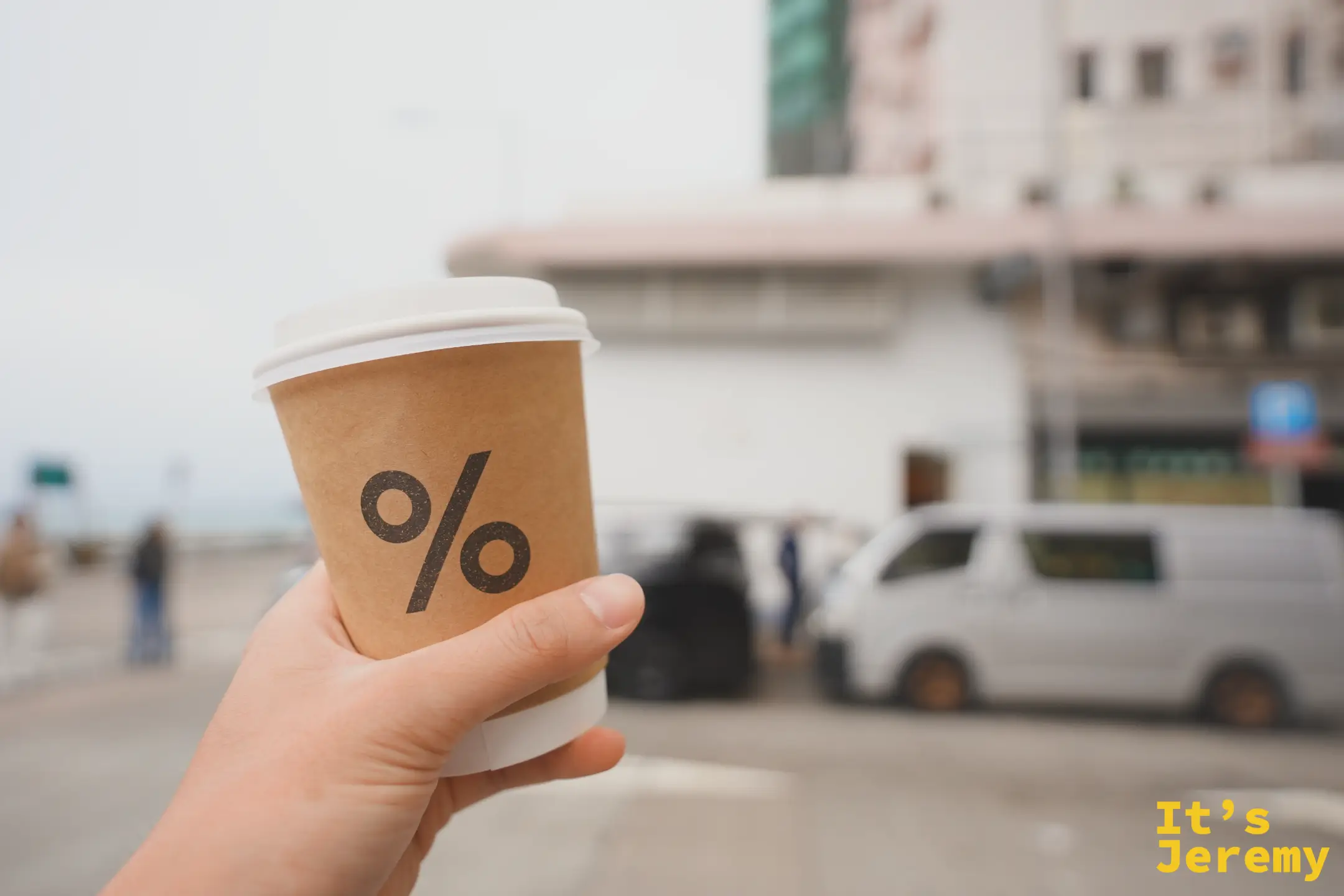 🇭🇰 香港美食｜%Arabica 堅尼地城店：海旁那杯配著維港貨船的冰美式