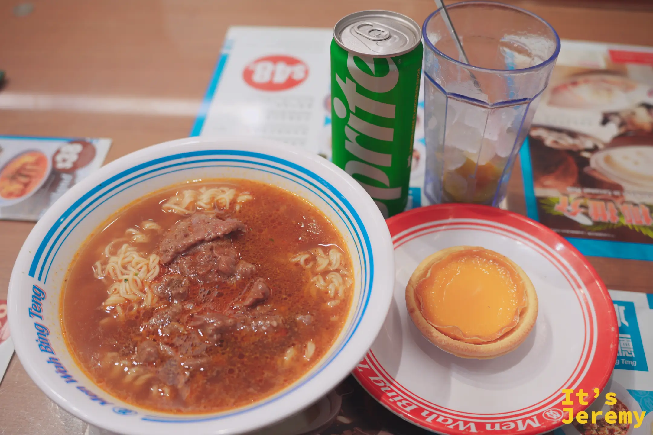 🇭🇰 香港美食｜敏華冰廳 Men Wah Bing Teng：堅尼地城掃碼點餐的港式冰室，沙茶公仔麵配酥皮蛋撻