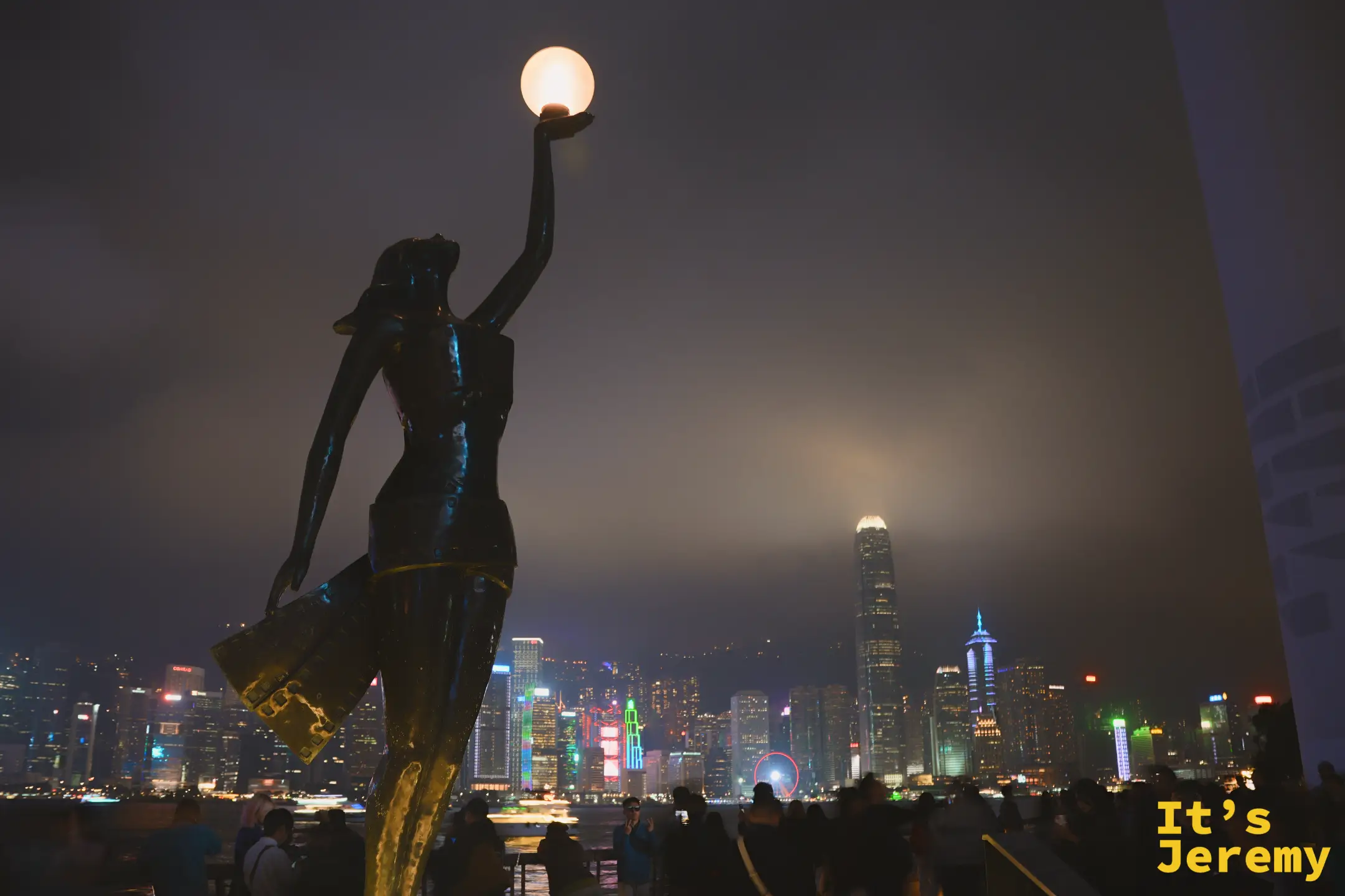 🇭🇰 香港景點｜維多利亞港 Victoria Harbour：星光大道吹著海風，看對岸港島夜色點亮