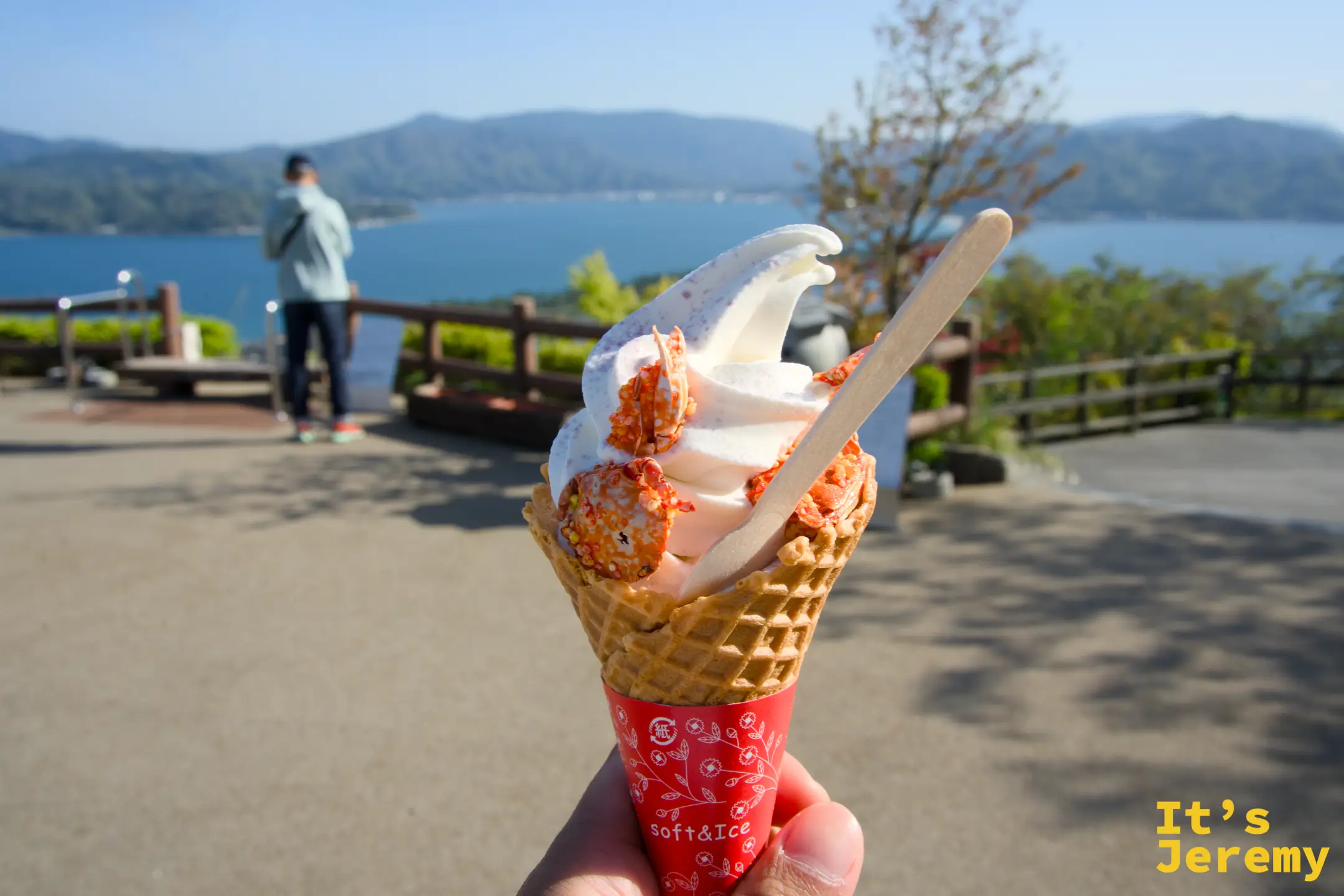 ソフトカニのソフトクリーム（ソフトらぶ）