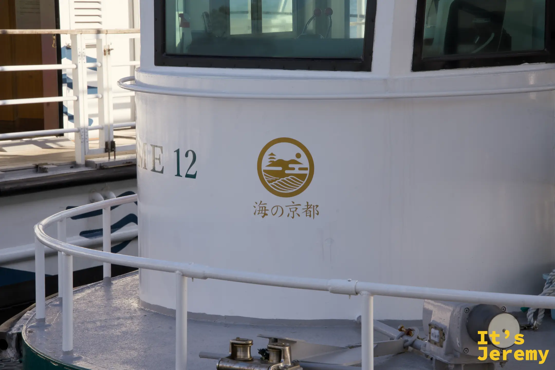 KAMOME12号の船体に「海の京都」のロゴ