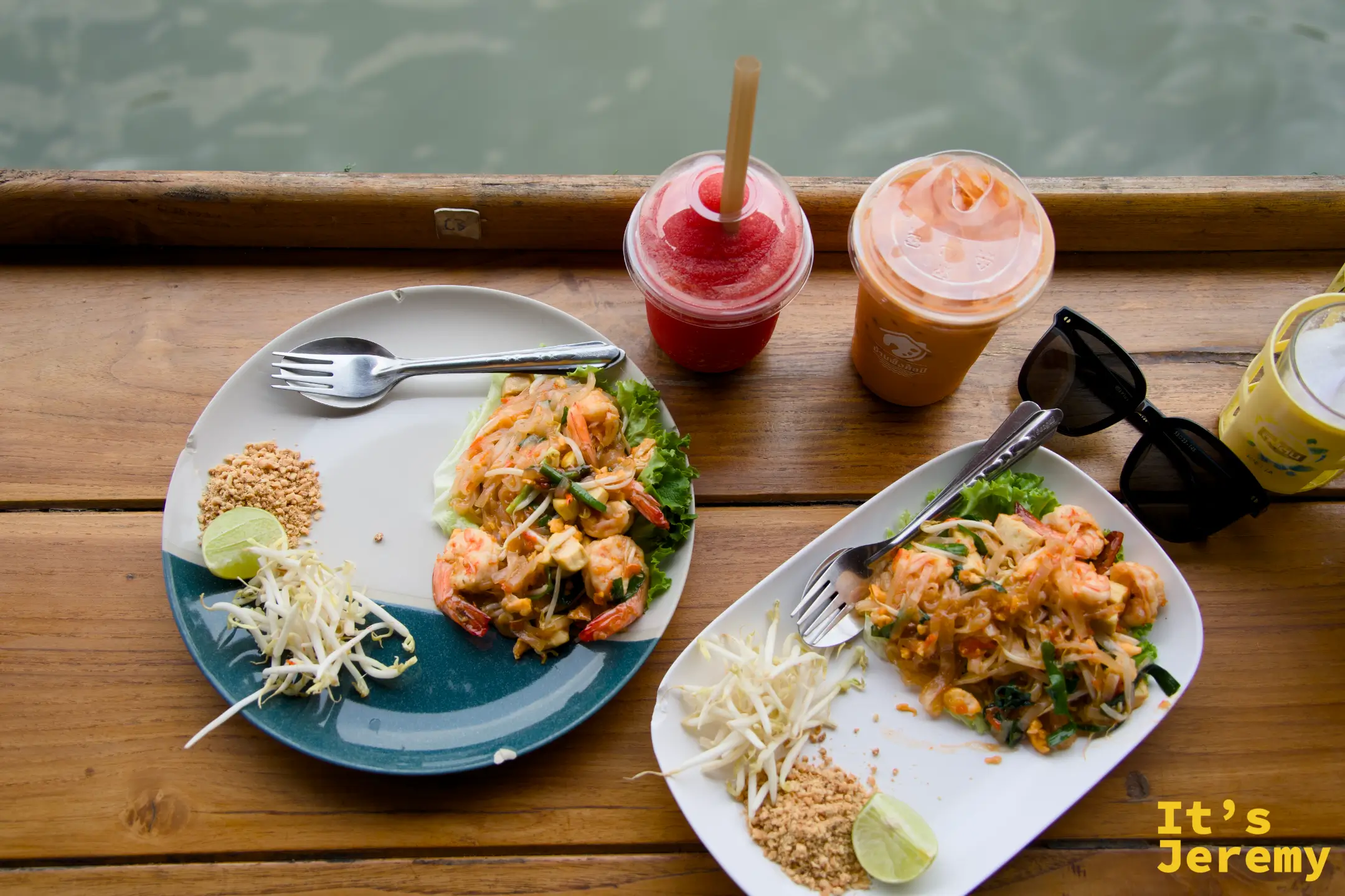 Pad Thai 與泰式奶茶的仰拍