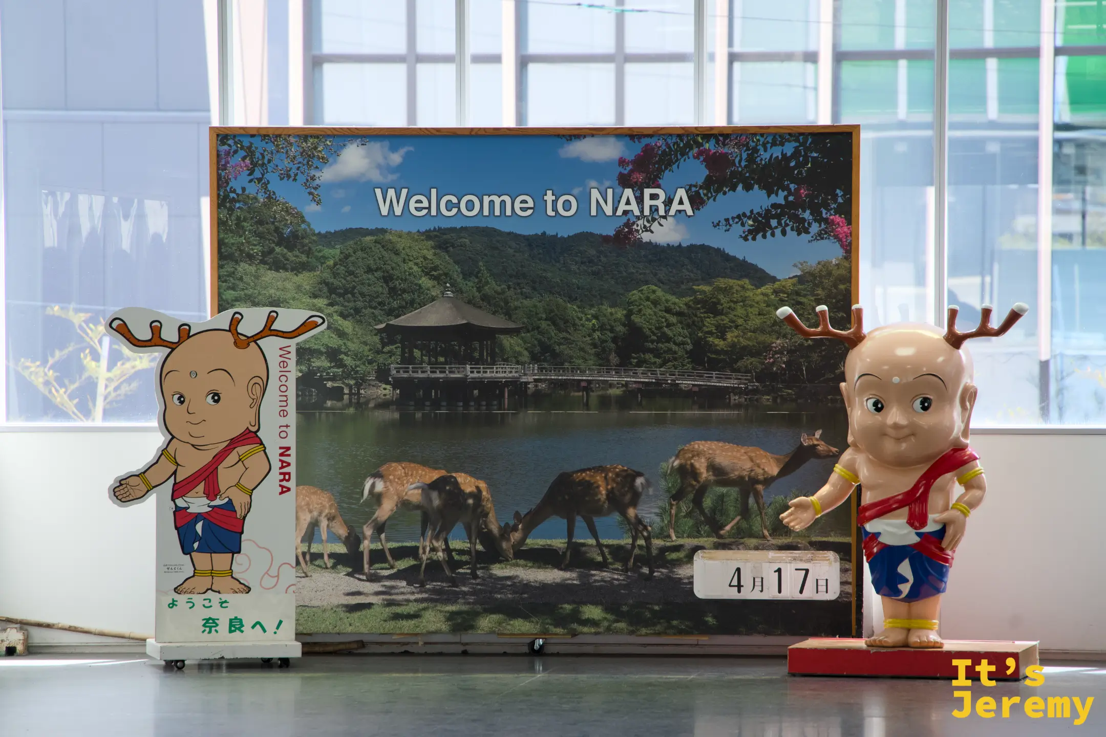 奈良站出口的歡迎看板與觀光指引