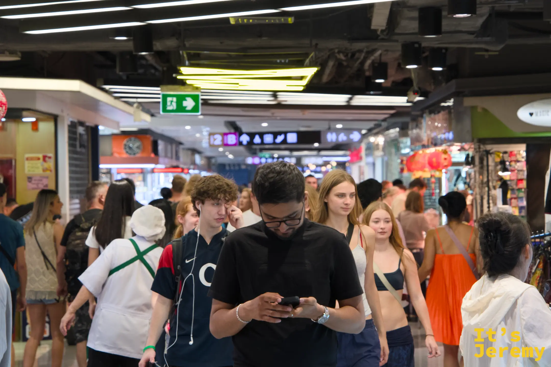 MBK 商場內熙來攘往的人潮