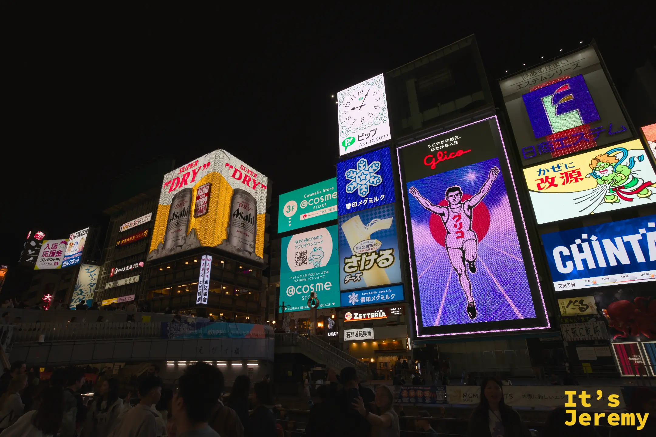 道頓堀 Glico 跑步人夜景，霓虹燈與建築交疊