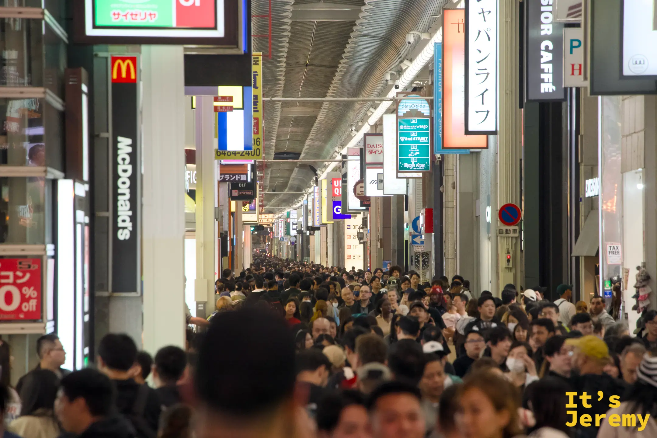 難波商店街日間人潮，展現難波最真實的日常