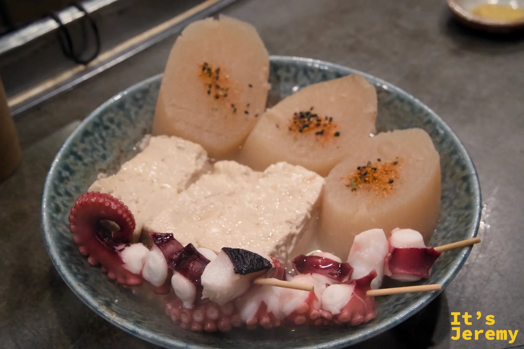 大根、豆腐、たこ三樣擺在一碗，是必點組合