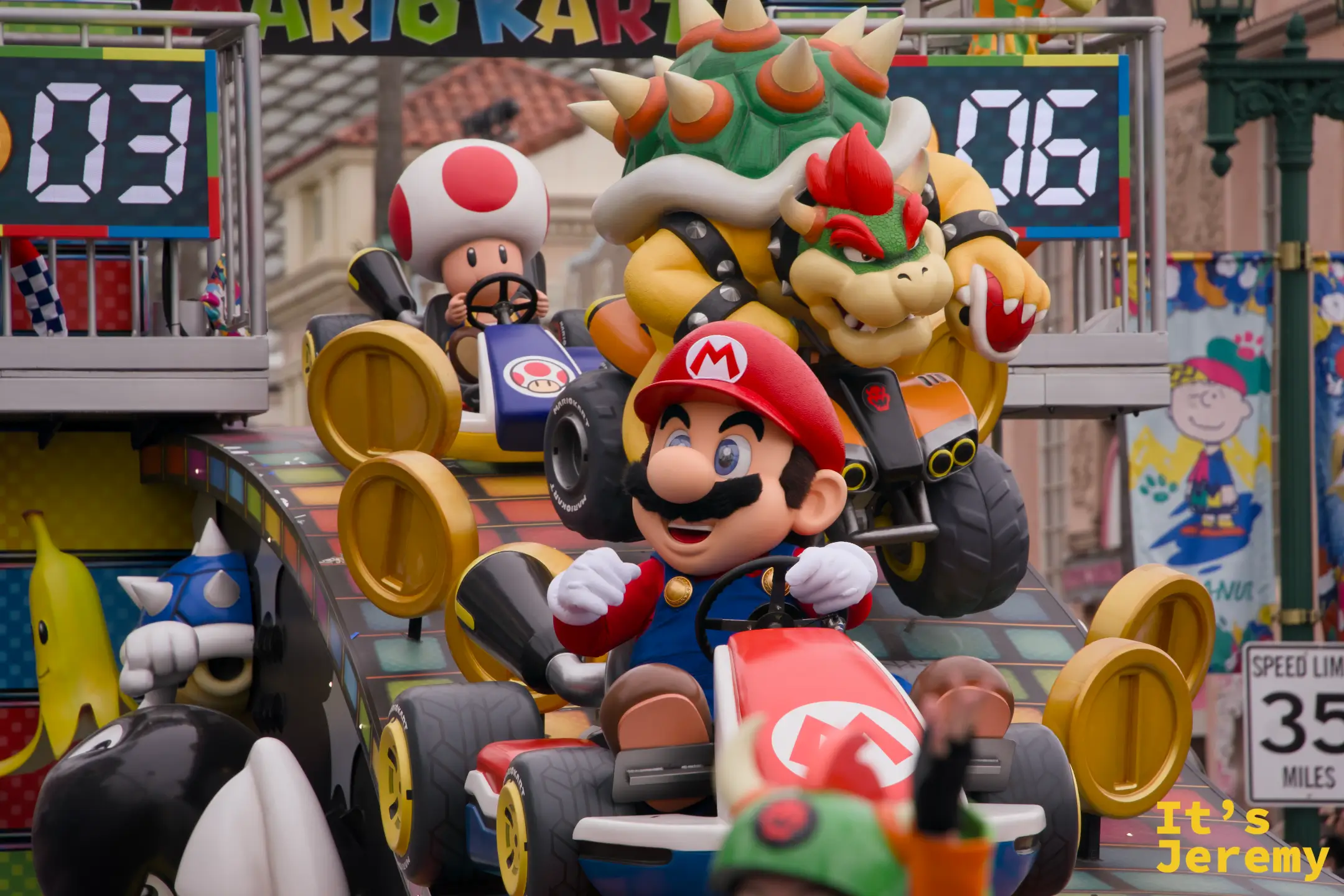 Mario、Toad 與 Bowser 同台，Mario Kart 花車上的三個角色讓現場歡呼達到最高點