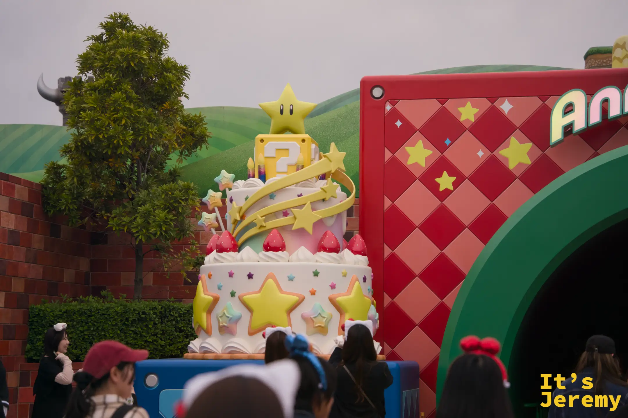 5th Anniversary 星星蛋糕特寫，頂部的超級星與問號磚讓人秒回超級瑪利歐的世界
