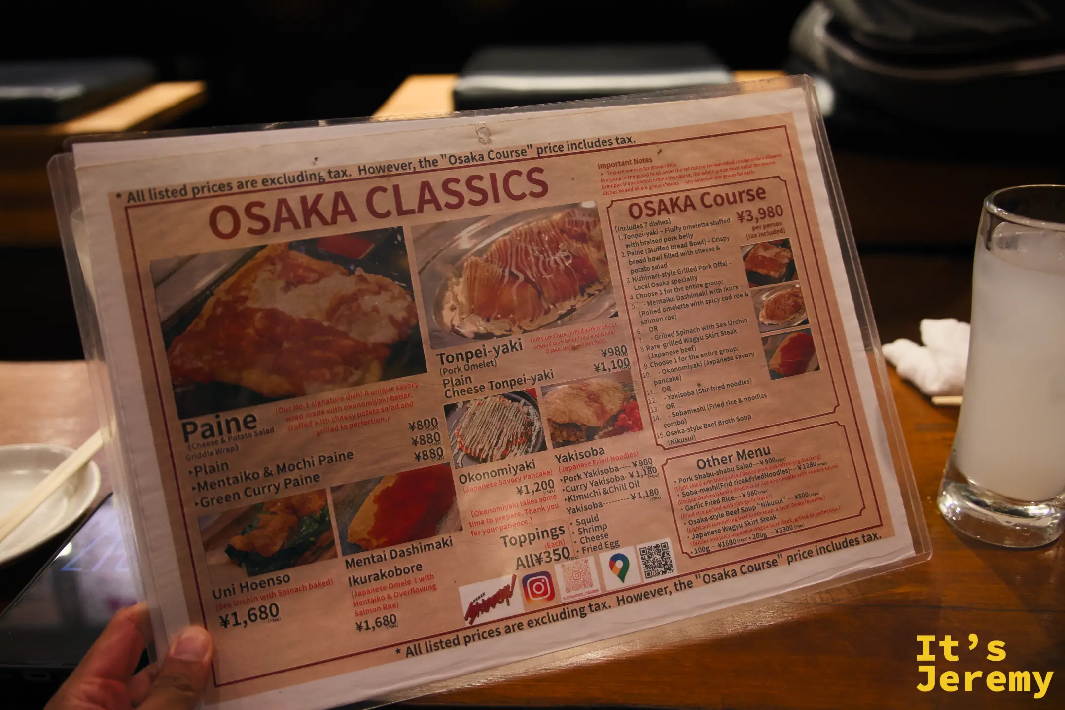 英文版菜單「OSAKA CLASSICS」，列有 Paine、Tonpei-yaki、Okonomiyaki 等品項與定價