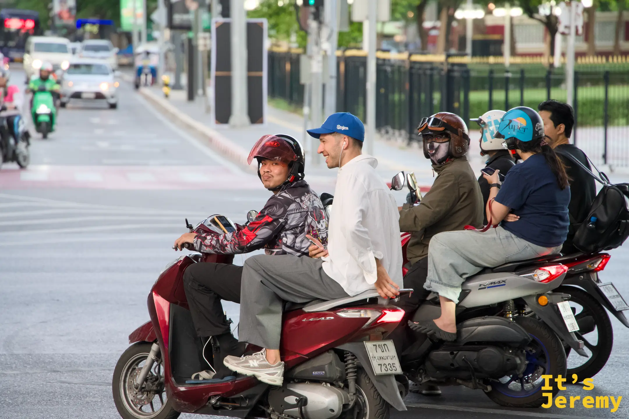 前往唐人街路上拍到的曼谷傍晚街景