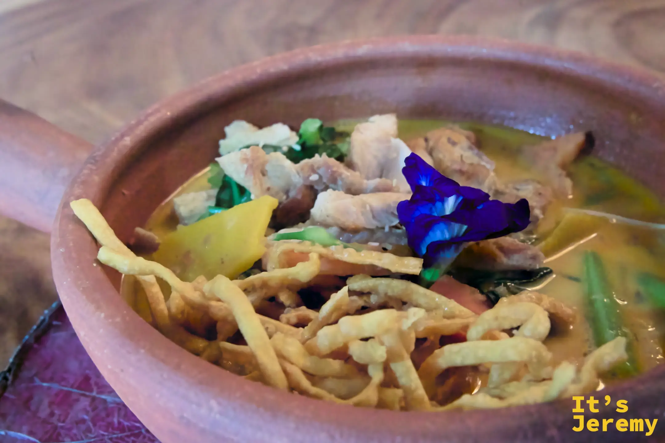 🇹🇭 清邁美食｜Garden to Table Chiangmai：有機食材直送餐桌，99 泰銖吃到花見雞肉咖哩麵