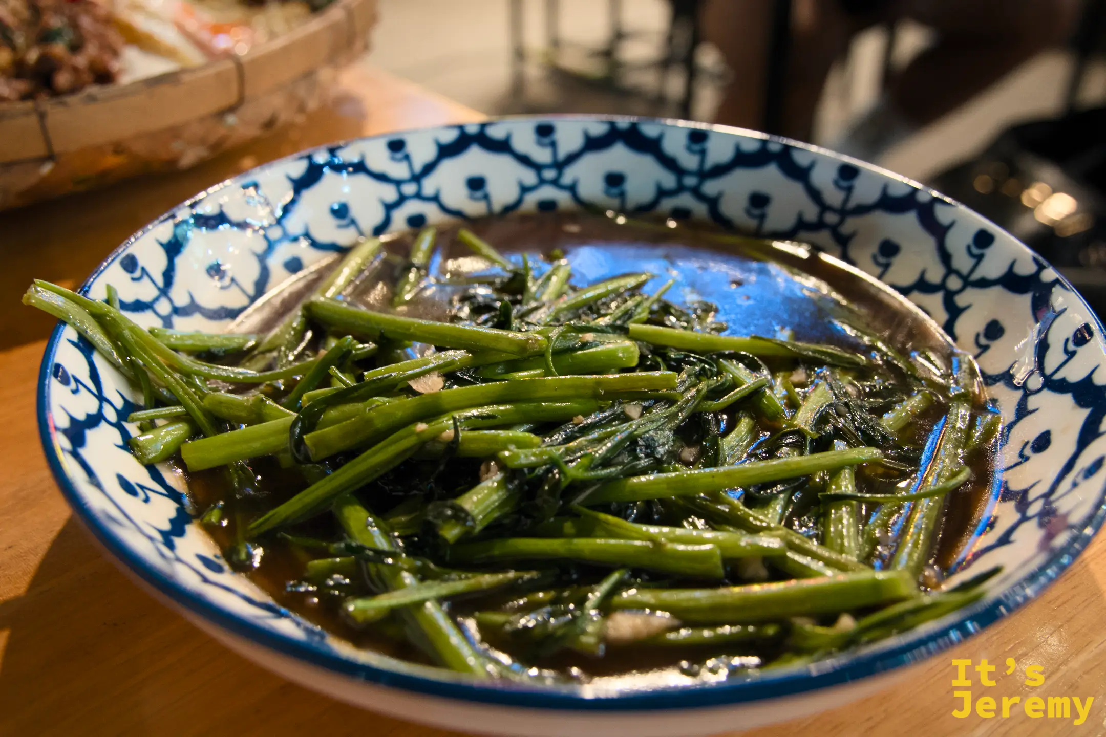 炒空心菜（菜單寫「炒牽牛花」），蒜香與辣椒平衡得恰到好處